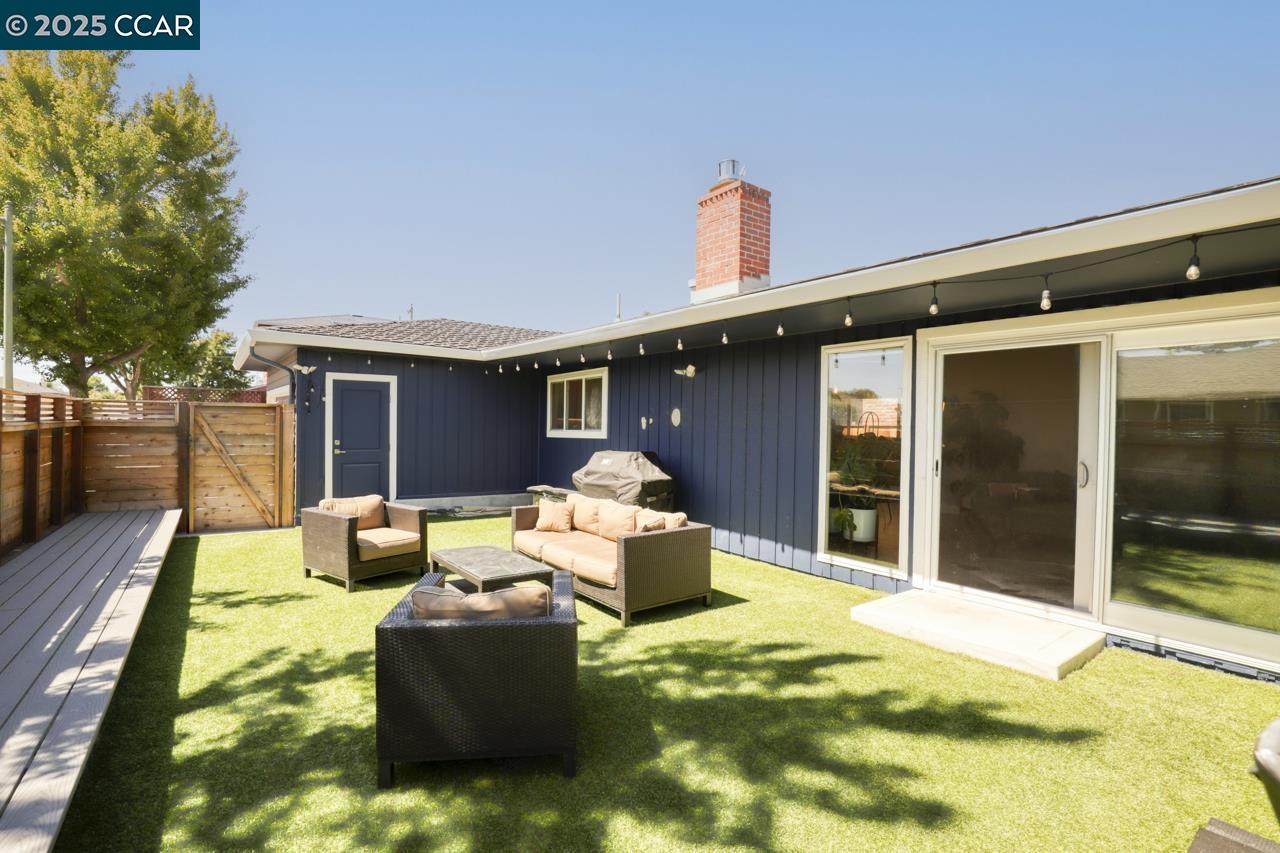 Detail Gallery Image 28 of 56 For 1349 Eastshore Dr, Alameda,  CA 94501 - 3 Beds | 3 Baths