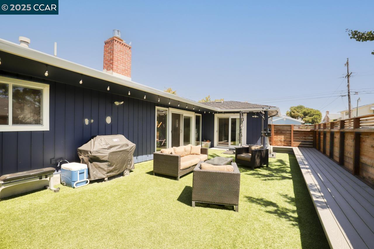 Detail Gallery Image 29 of 56 For 1349 Eastshore Dr, Alameda,  CA 94501 - 3 Beds | 3 Baths