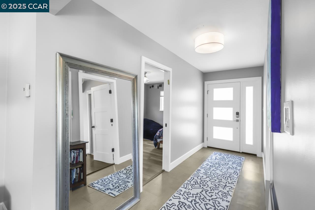 Detail Gallery Image 5 of 56 For 1349 Eastshore Dr, Alameda,  CA 94501 - 3 Beds | 3 Baths