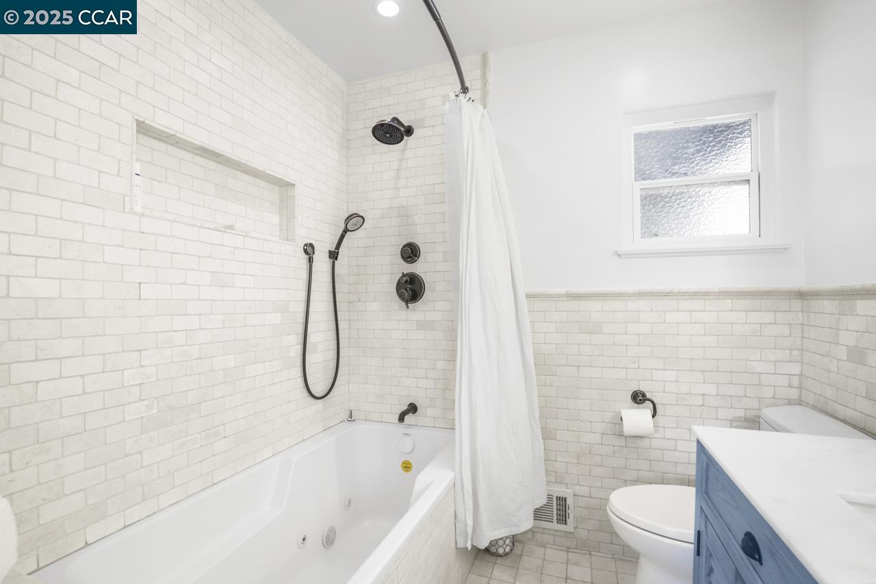 Detail Gallery Image 44 of 56 For 1349 Eastshore Dr, Alameda,  CA 94501 - 3 Beds | 3 Baths