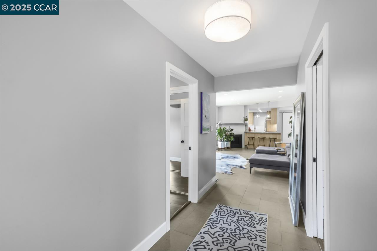Detail Gallery Image 6 of 56 For 1349 Eastshore Dr, Alameda,  CA 94501 - 3 Beds | 3 Baths