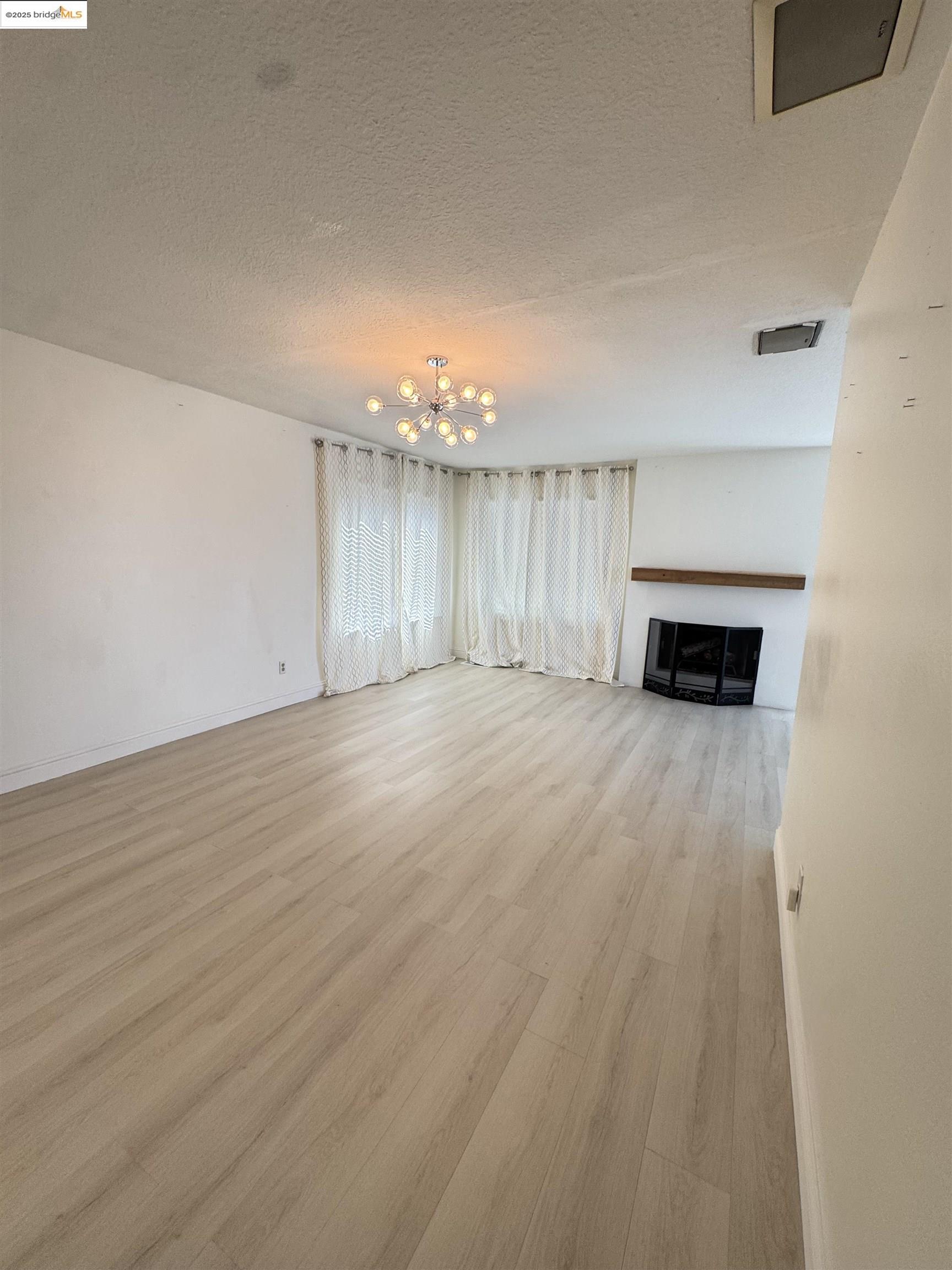10 Sea Point Way, Pittsburg, California 94565, 3 Bedrooms Bedrooms, 7 Rooms Rooms,2 BathroomsBathrooms,Residential Lease,For Rent,10 Sea Point Way,41101646