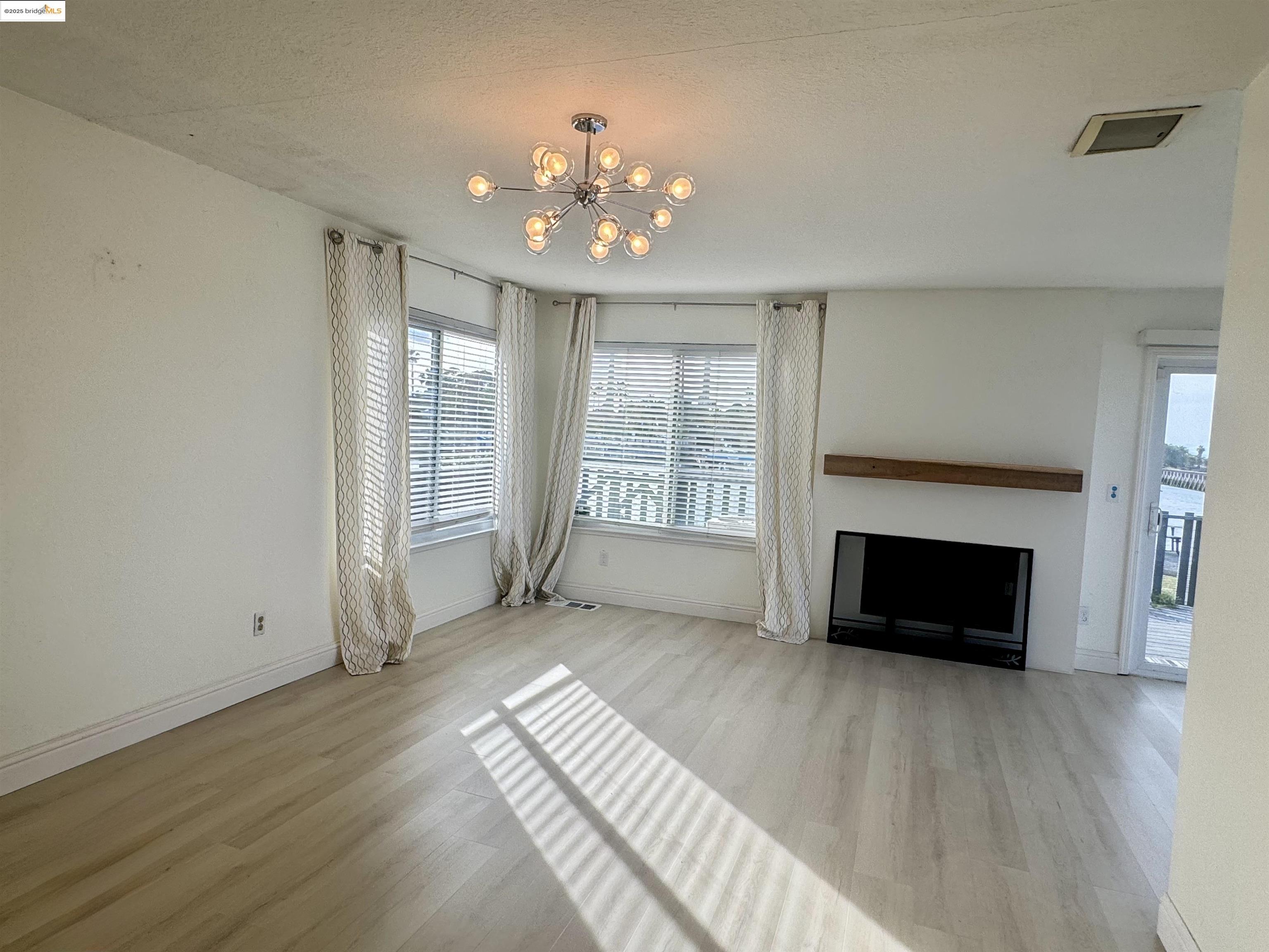 10 Sea Point Way, Pittsburg, California 94565, 3 Bedrooms Bedrooms, 7 Rooms Rooms,2 BathroomsBathrooms,Residential Lease,For Rent,10 Sea Point Way,41101646