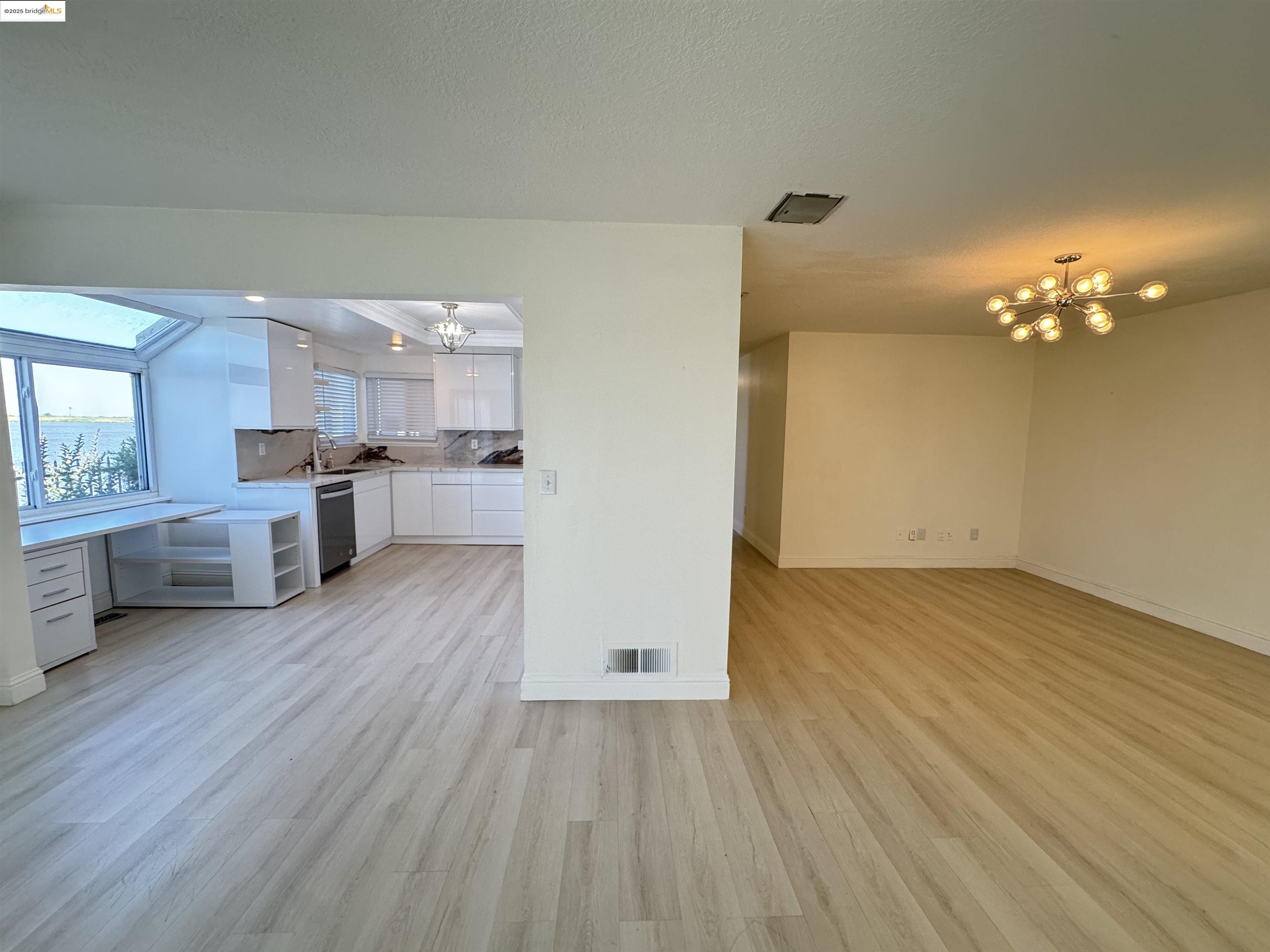 10 Sea Point Way, Pittsburg, California 94565, 3 Bedrooms Bedrooms, 7 Rooms Rooms,2 BathroomsBathrooms,Residential Lease,For Rent,10 Sea Point Way,41101646