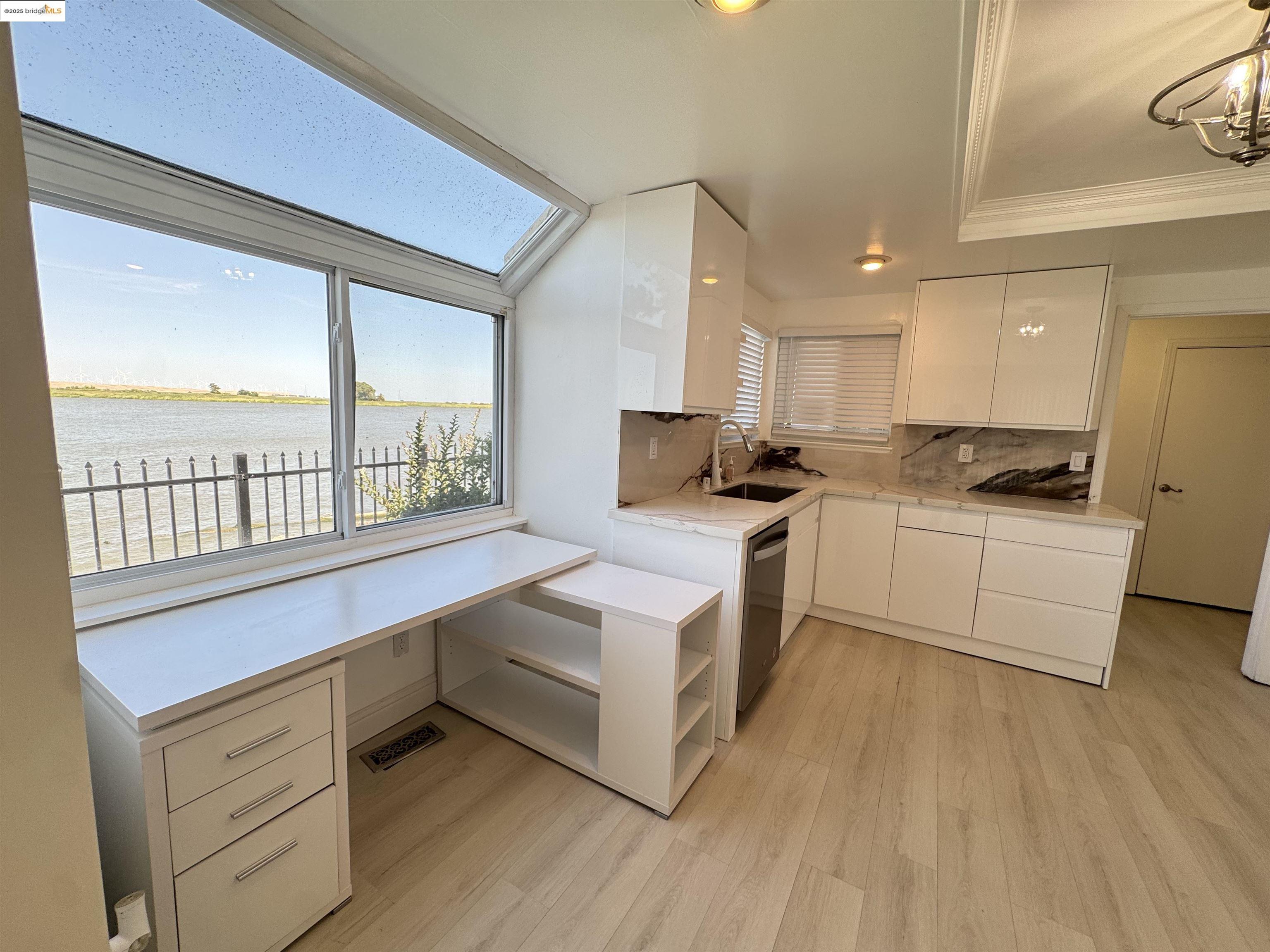 10 Sea Point Way, Pittsburg, California 94565, 3 Bedrooms Bedrooms, 7 Rooms Rooms,2 BathroomsBathrooms,Residential Lease,For Rent,10 Sea Point Way,41101646
