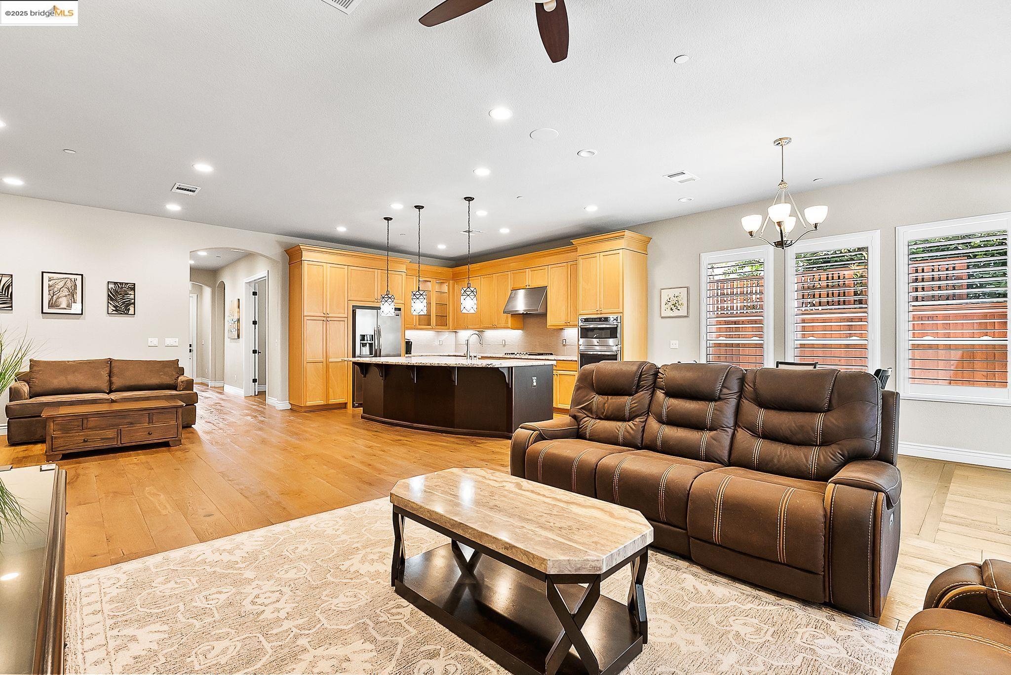 Detail Gallery Image 4 of 34 For 1627 Healing Rock Ct, Brentwood,  CA 94513 - 2 Beds | 2 Baths