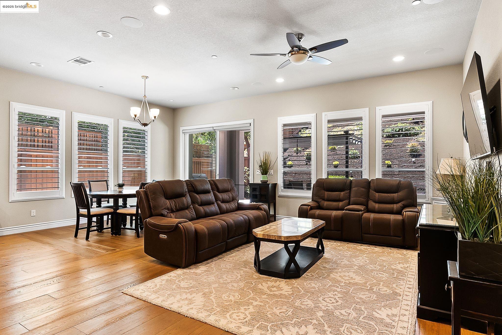 Detail Gallery Image 5 of 34 For 1627 Healing Rock Ct, Brentwood,  CA 94513 - 2 Beds | 2 Baths