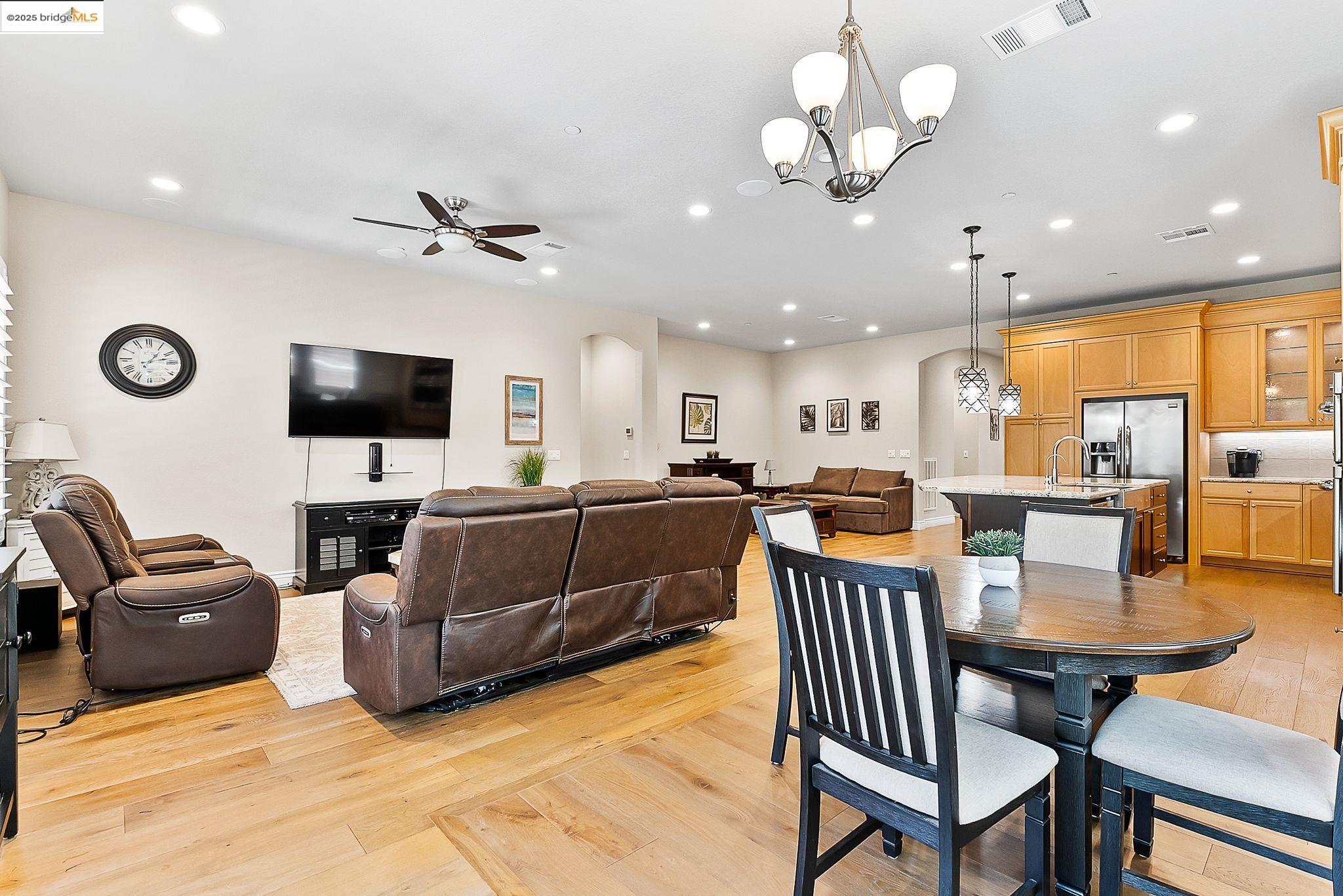 Detail Gallery Image 7 of 34 For 1627 Healing Rock Ct, Brentwood,  CA 94513 - 2 Beds | 2 Baths