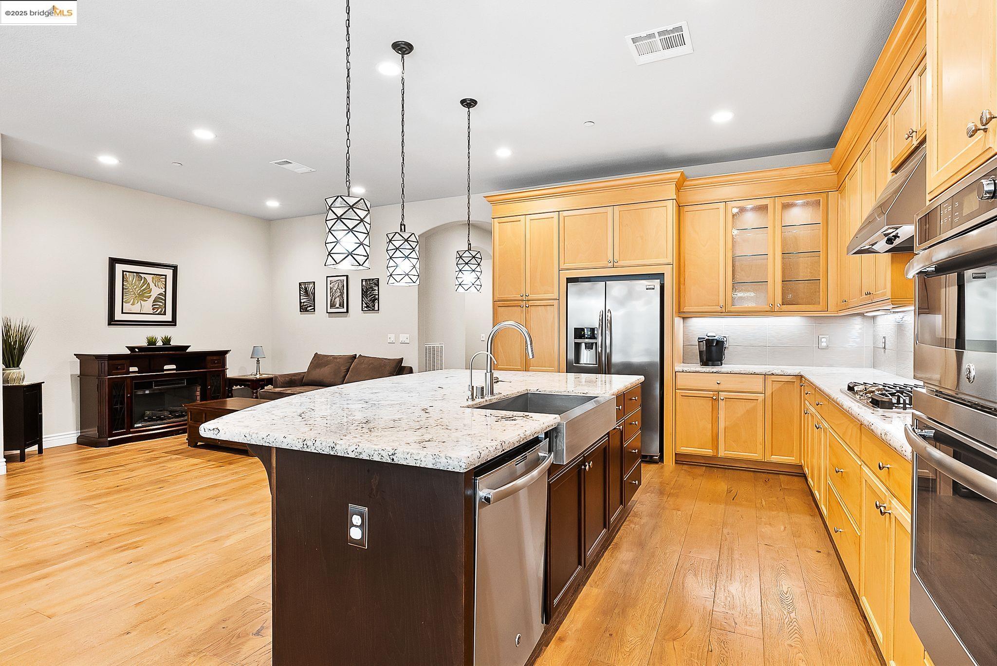 Detail Gallery Image 8 of 34 For 1627 Healing Rock Ct, Brentwood,  CA 94513 - 2 Beds | 2 Baths