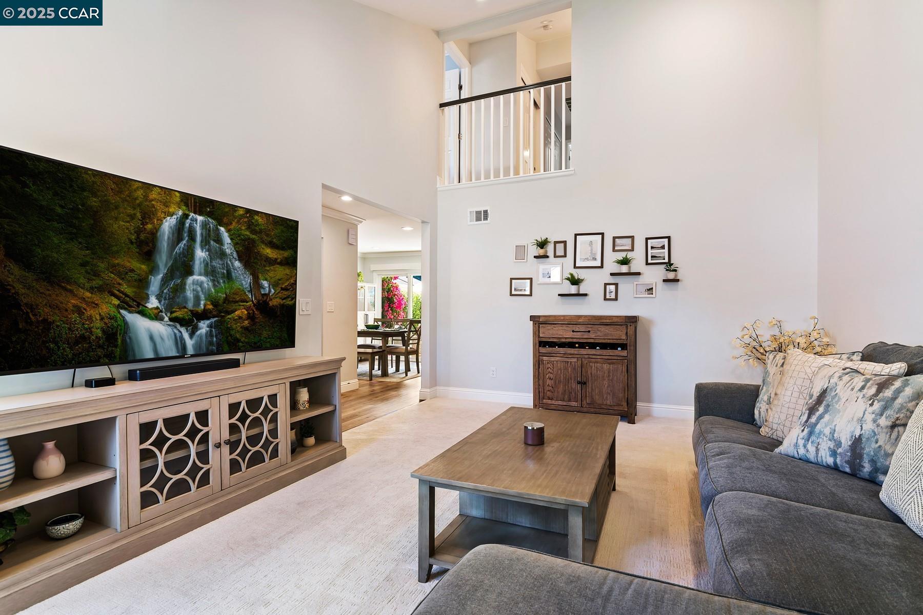 Detail Gallery Image 9 of 29 For 341 Scottsdale Rd., Pleasant Hill,  CA 94523-5117 - 3 Beds | 2/1 Baths