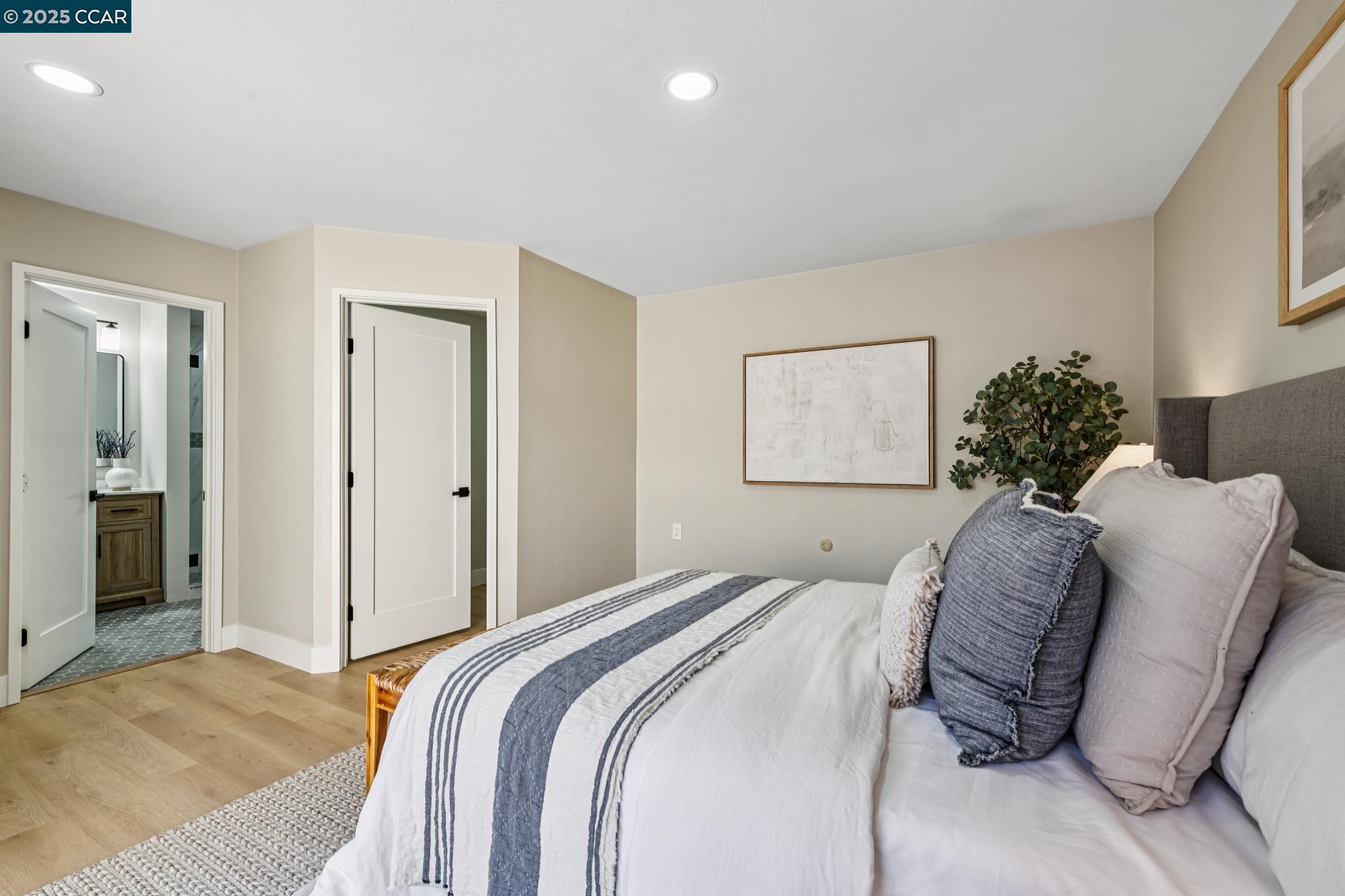 Detail Gallery Image 3 of 5 For 1736 Golden Rain Rd #2,  Walnut Creek,  CA 94595 - 2 Beds | 2 Baths