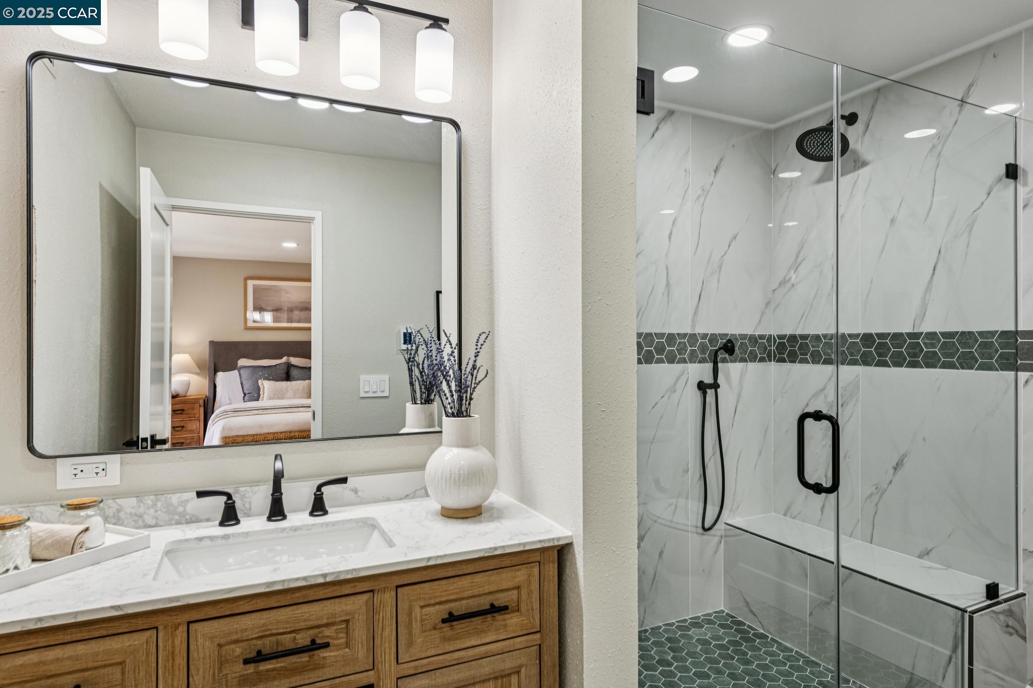 Detail Gallery Image 4 of 5 For 1736 Golden Rain Rd #2,  Walnut Creek,  CA 94595 - 2 Beds | 2 Baths