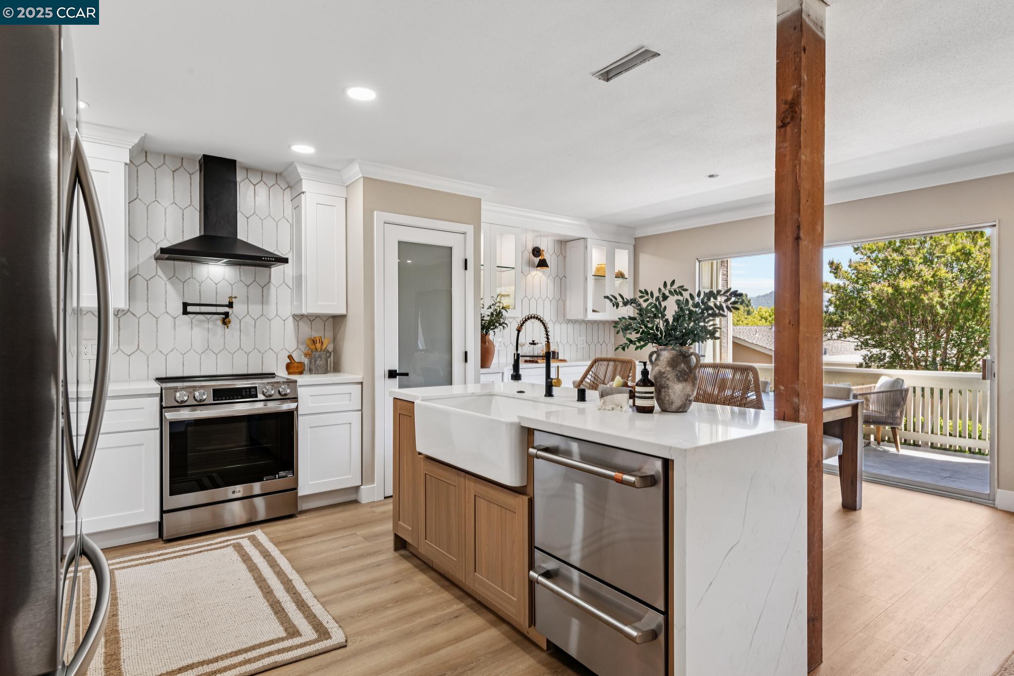 Detail Gallery Image 2 of 7 For 2101 Golden Rain Rd #14,  Walnut Creek,  CA 94595 - 2 Beds | 2 Baths