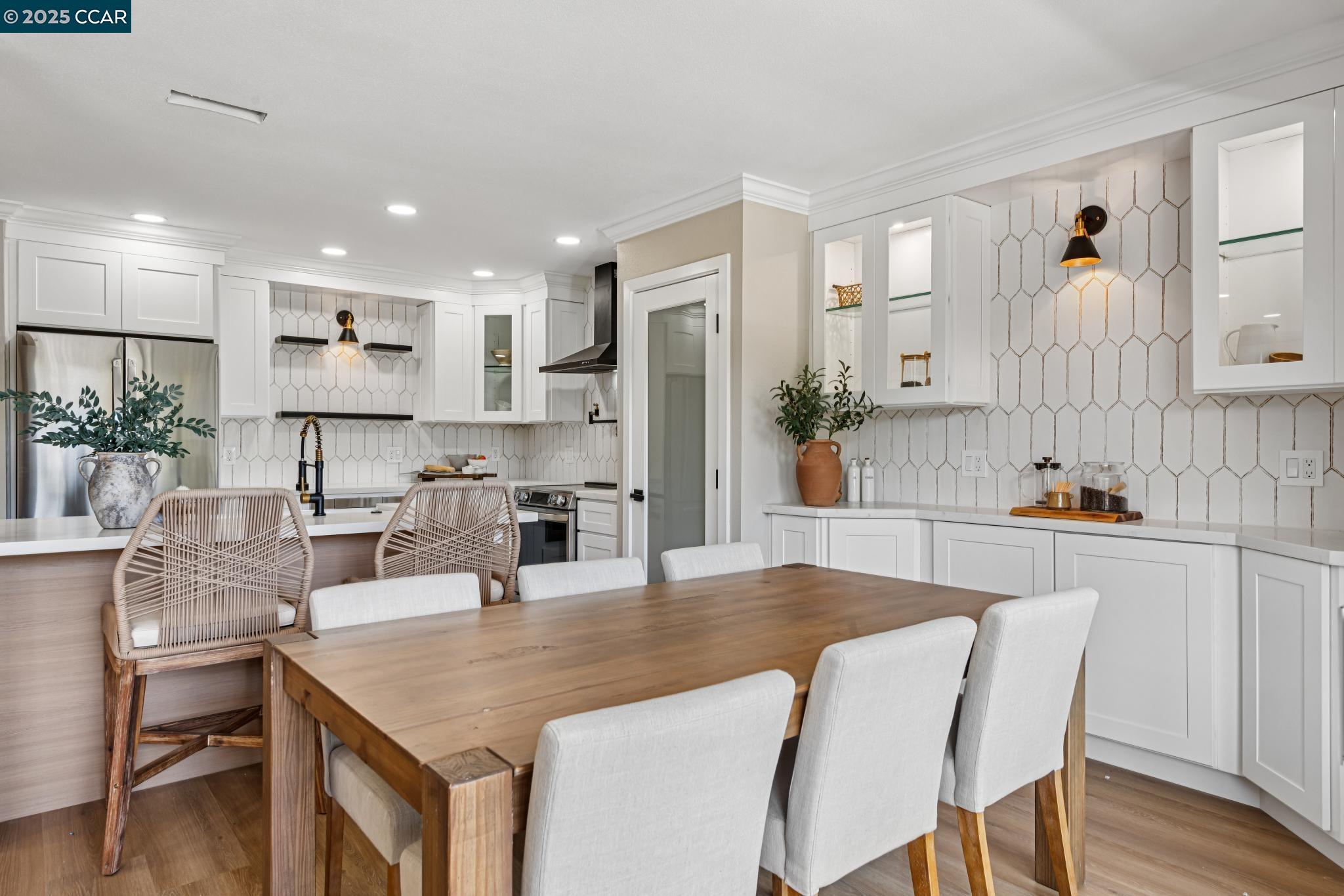 Detail Gallery Image 3 of 7 For 2101 Golden Rain Rd #14,  Walnut Creek,  CA 94595 - 2 Beds | 2 Baths