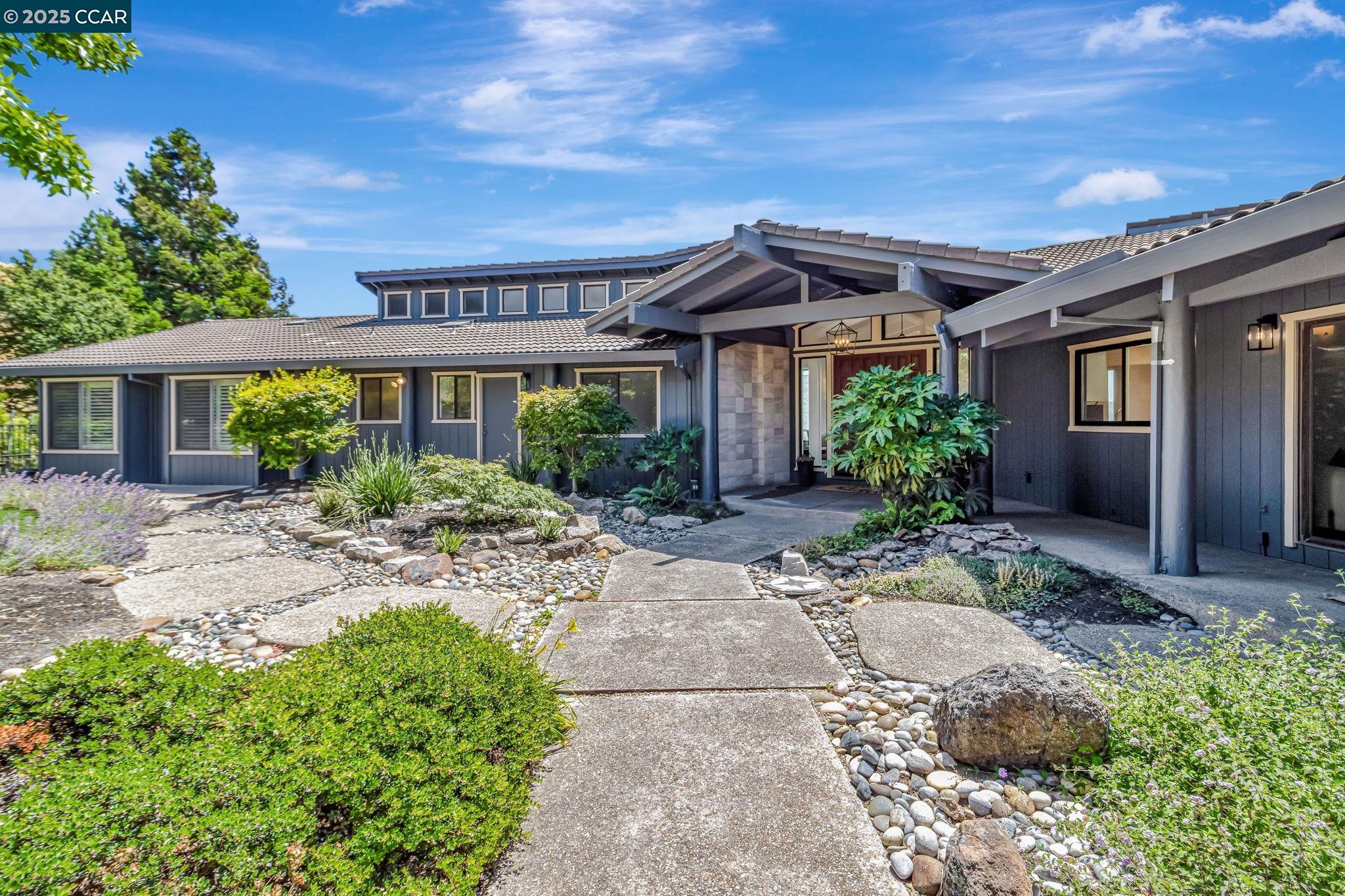 Detail Gallery Image 2 of 60 For 1960 Joseph Dr, Moraga,  CA 94556 - 5 Beds | 2/1 Baths