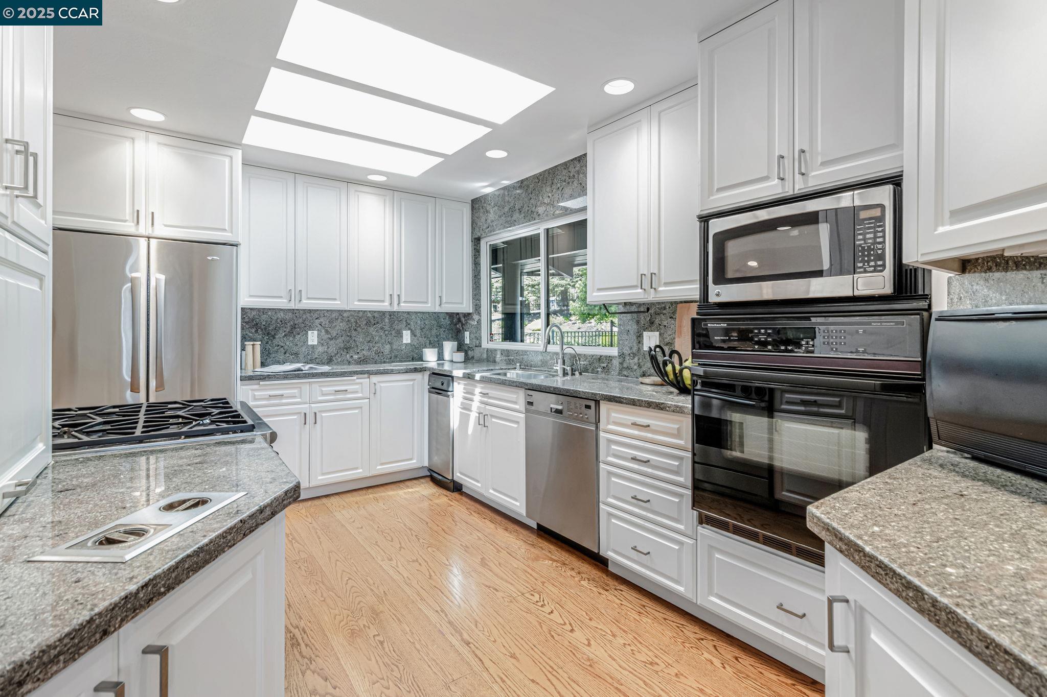 Detail Gallery Image 11 of 60 For 1960 Joseph Dr, Moraga,  CA 94556 - 5 Beds | 2/1 Baths