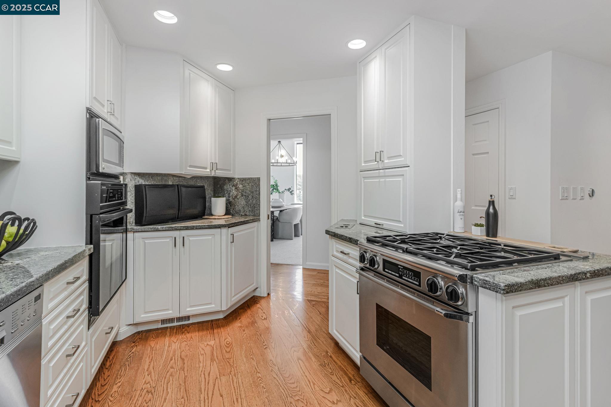 Detail Gallery Image 12 of 60 For 1960 Joseph Dr, Moraga,  CA 94556 - 5 Beds | 2/1 Baths