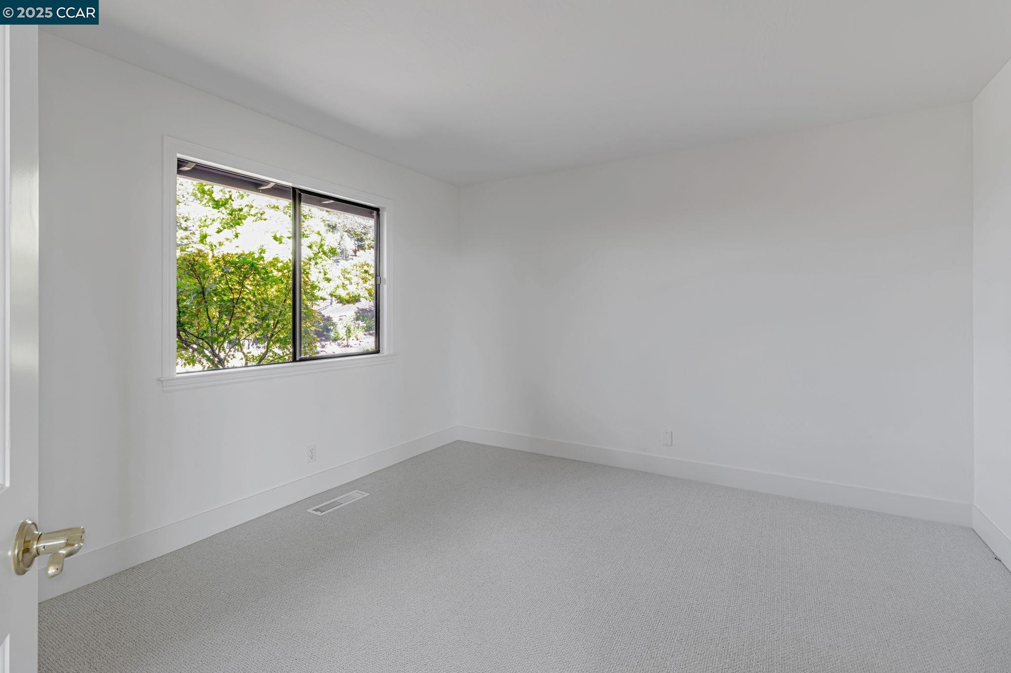 Detail Gallery Image 26 of 60 For 1960 Joseph Dr, Moraga,  CA 94556 - 5 Beds | 2/1 Baths