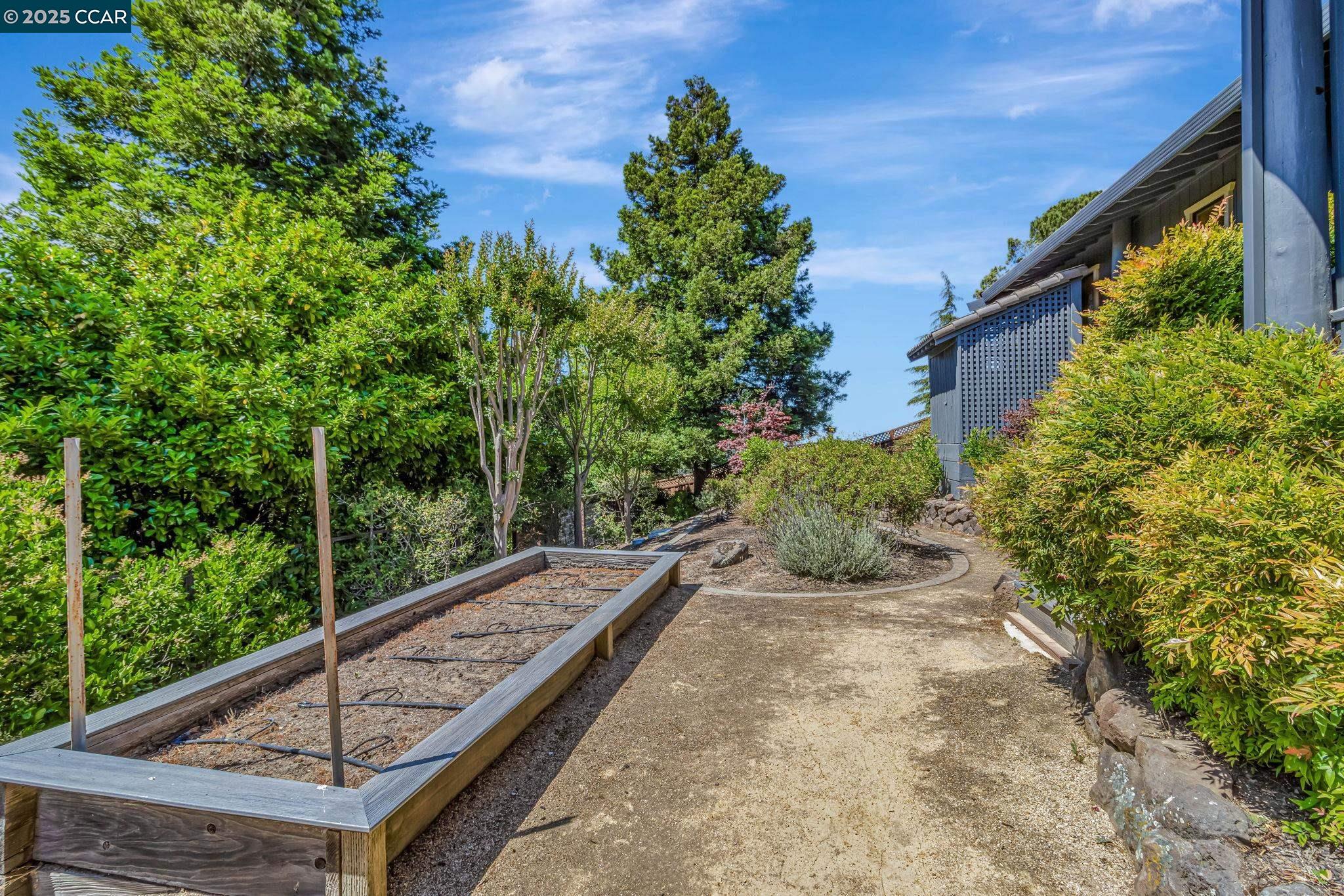 Detail Gallery Image 43 of 60 For 1960 Joseph Dr, Moraga,  CA 94556 - 5 Beds | 2/1 Baths
