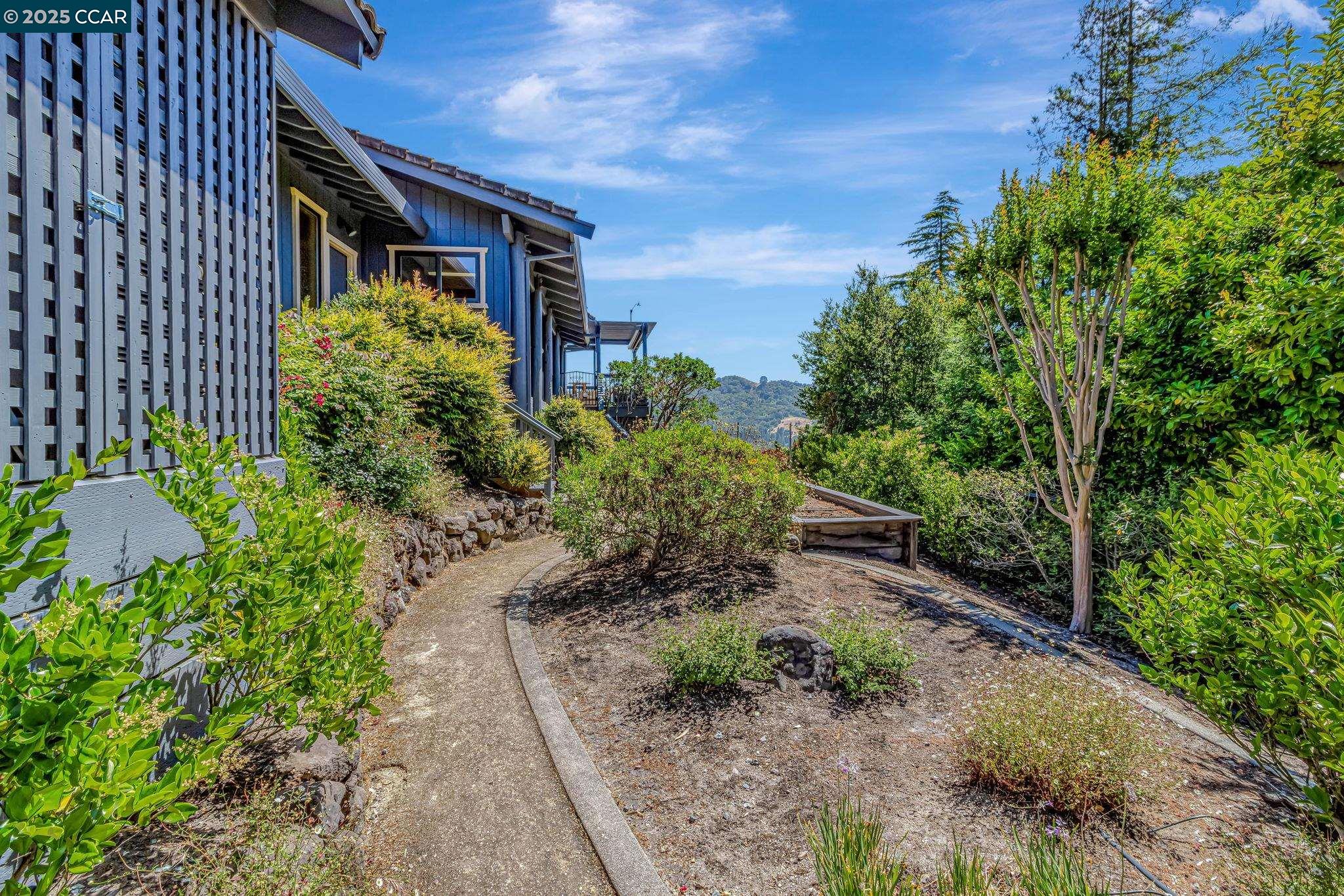 Detail Gallery Image 45 of 60 For 1960 Joseph Dr, Moraga,  CA 94556 - 5 Beds | 2/1 Baths