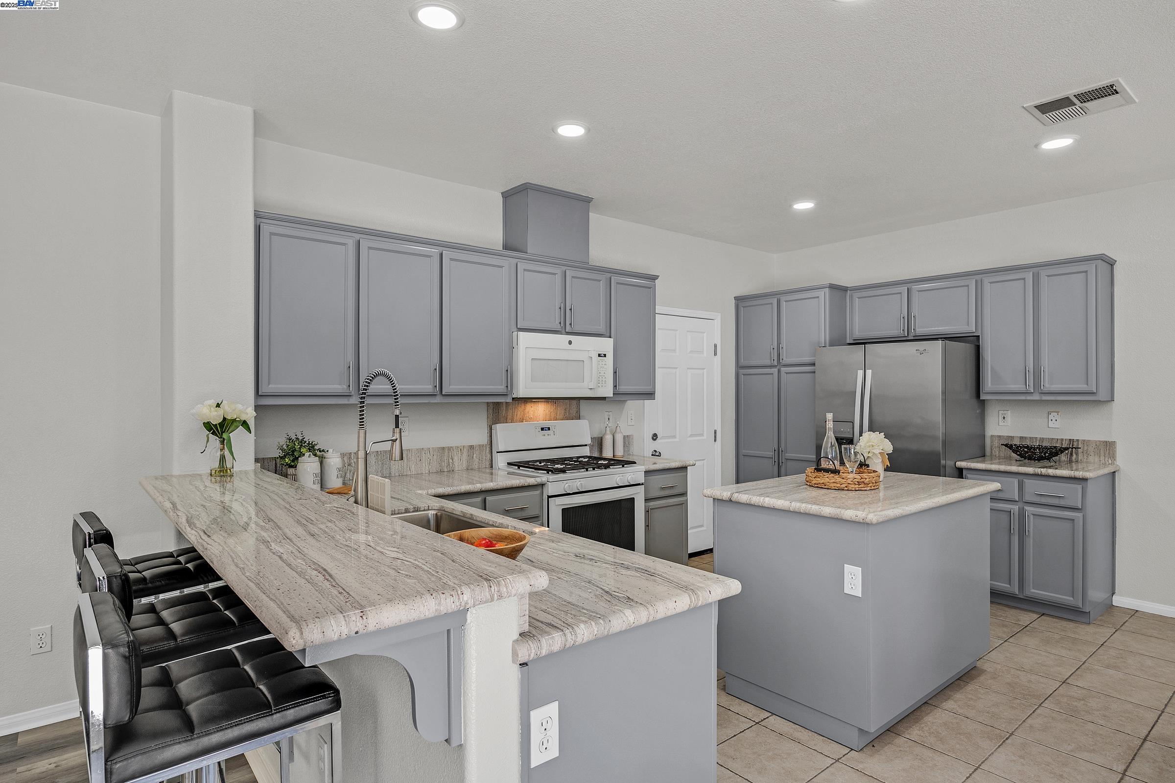 Detail Gallery Image 13 of 58 For 2662 Pyramid Dr, Tracy,  CA 95304 - 4 Beds | 2/1 Baths