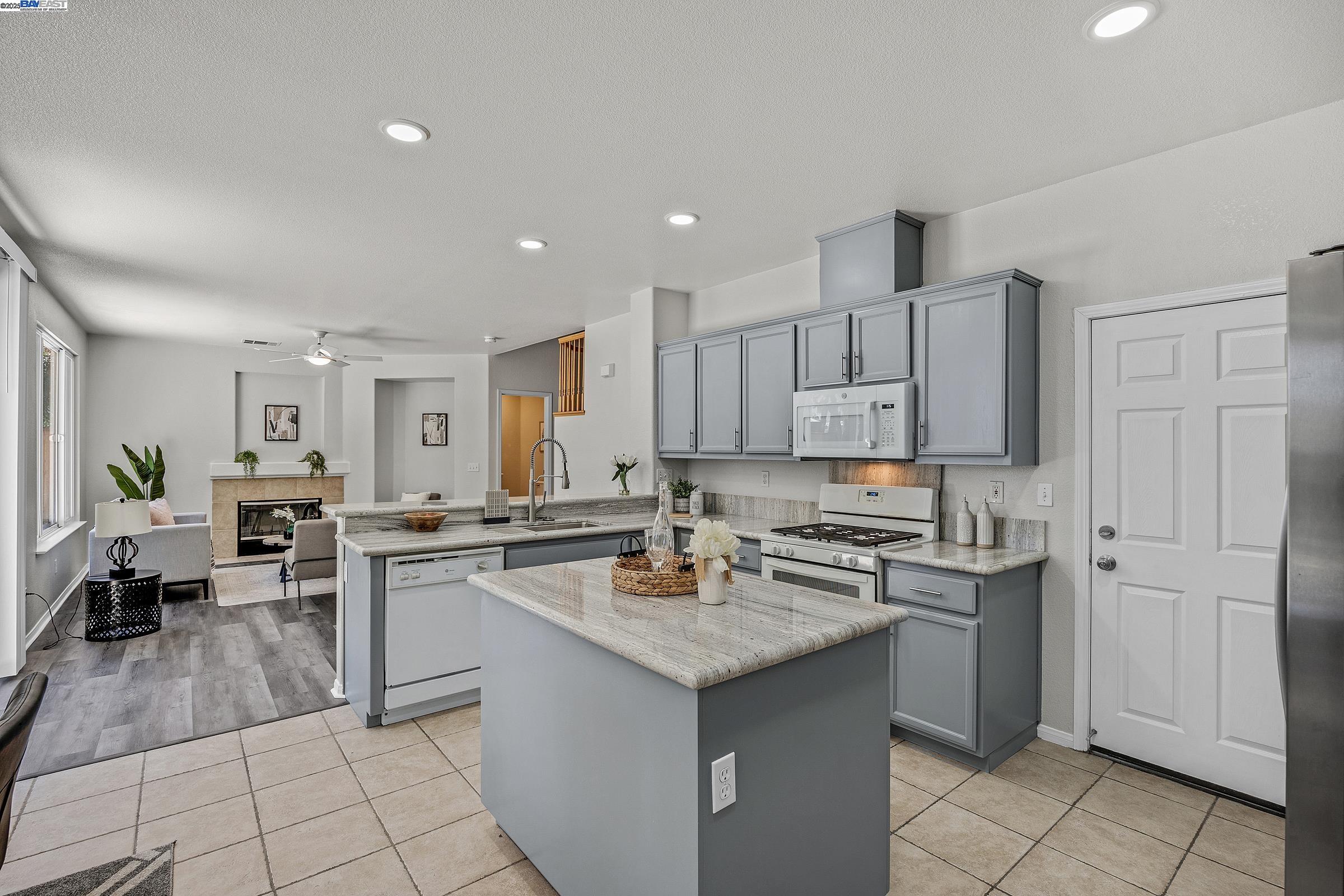Detail Gallery Image 15 of 58 For 2662 Pyramid Dr, Tracy,  CA 95304 - 4 Beds | 2/1 Baths