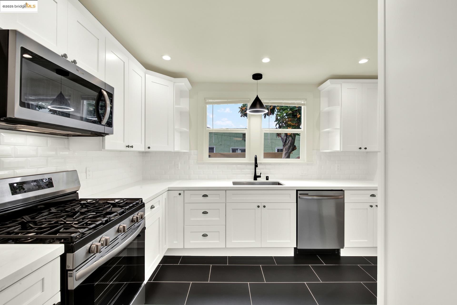 Detail Gallery Image 12 of 58 For 971 34th St, Richmond,  CA 94805 - 4 Beds | 2 Baths