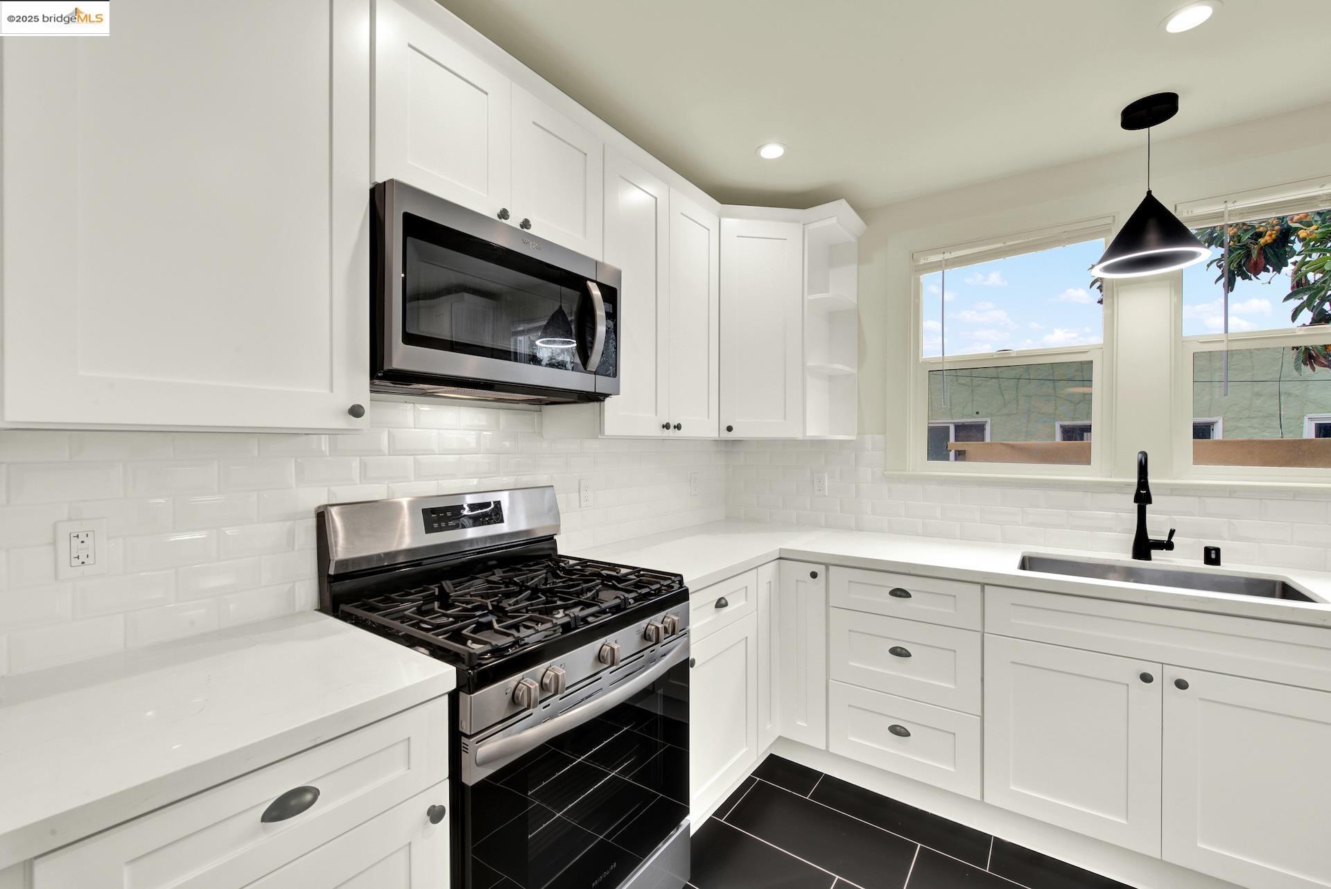 Detail Gallery Image 13 of 58 For 971 34th St, Richmond,  CA 94805 - 4 Beds | 2 Baths