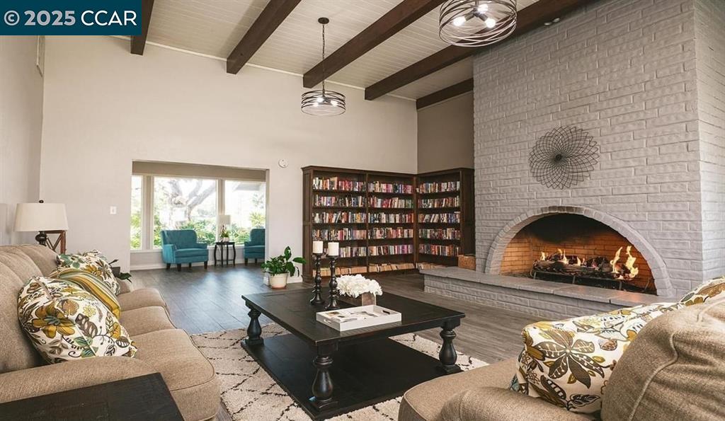 Detail Gallery Image 2 of 4 For 2161 Dalis Drive #107,  Concord,  CA 94520-5419 - 2 Beds | 2 Baths