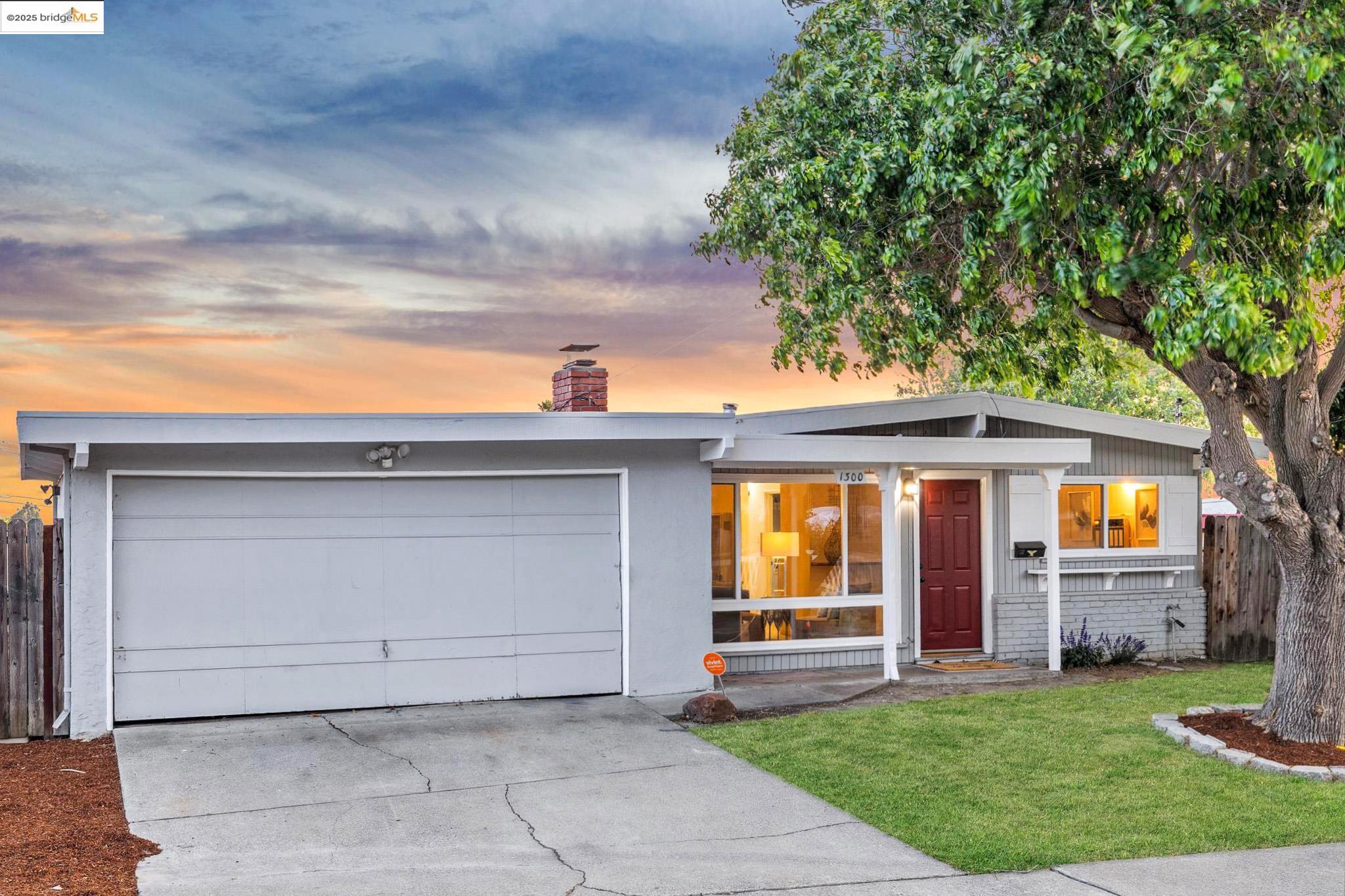 Detail Gallery Image 1 of 1 For 1300 John Ave, San Pablo,  CA 94806 - 3 Beds | 2 Baths