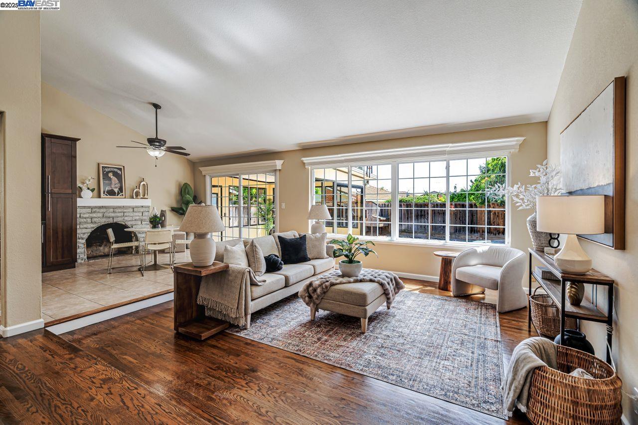 Detail Gallery Image 2 of 46 For 625 Jim Dr, San Jose,  CA 95133 - 3 Beds | 2 Baths