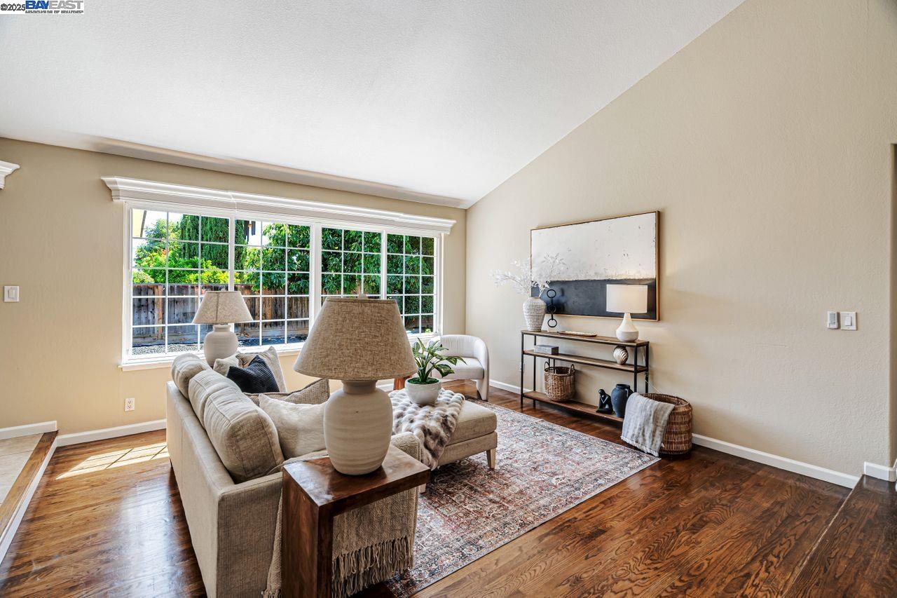 Detail Gallery Image 3 of 46 For 625 Jim Dr, San Jose,  CA 95133 - 3 Beds | 2 Baths