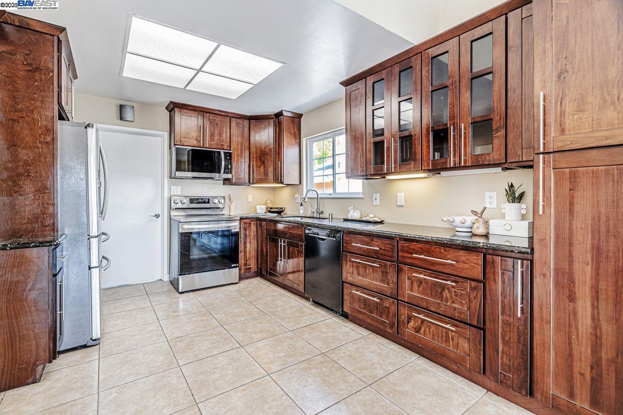 Detail Gallery Image 7 of 46 For 625 Jim Dr, San Jose,  CA 95133 - 3 Beds | 2 Baths