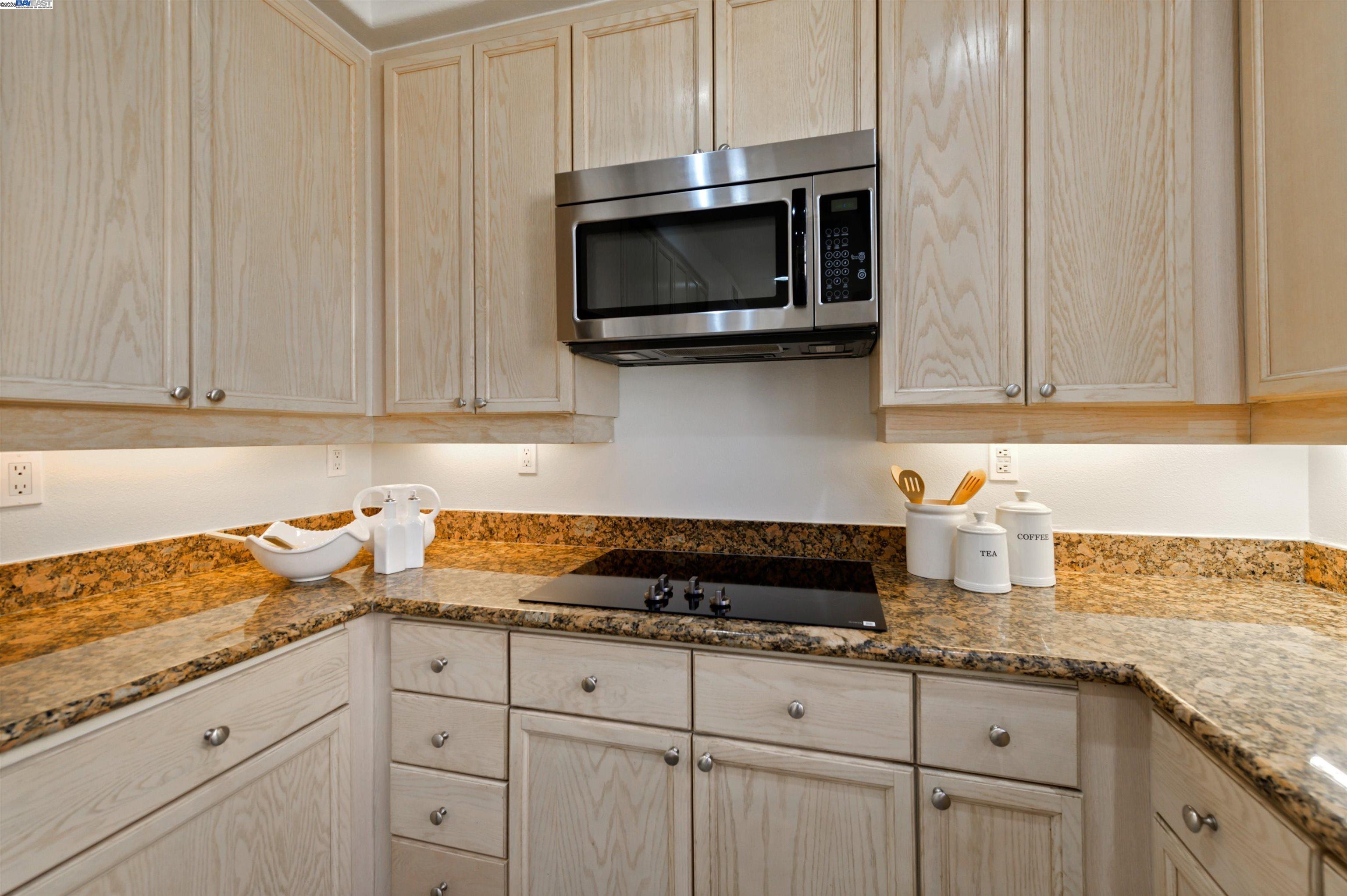 Detail Gallery Image 19 of 52 For 2909 Moreno Ave, Pleasanton,  CA 94588 - 3 Beds | 2/1 Baths