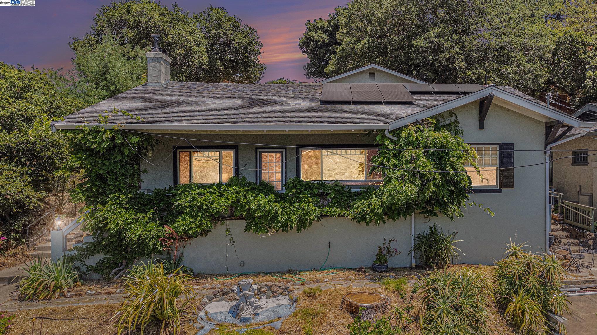 Detail Gallery Image 2 of 35 For 925 Grandview Ave, Martinez,  CA 94553 - 4 Beds | 2 Baths