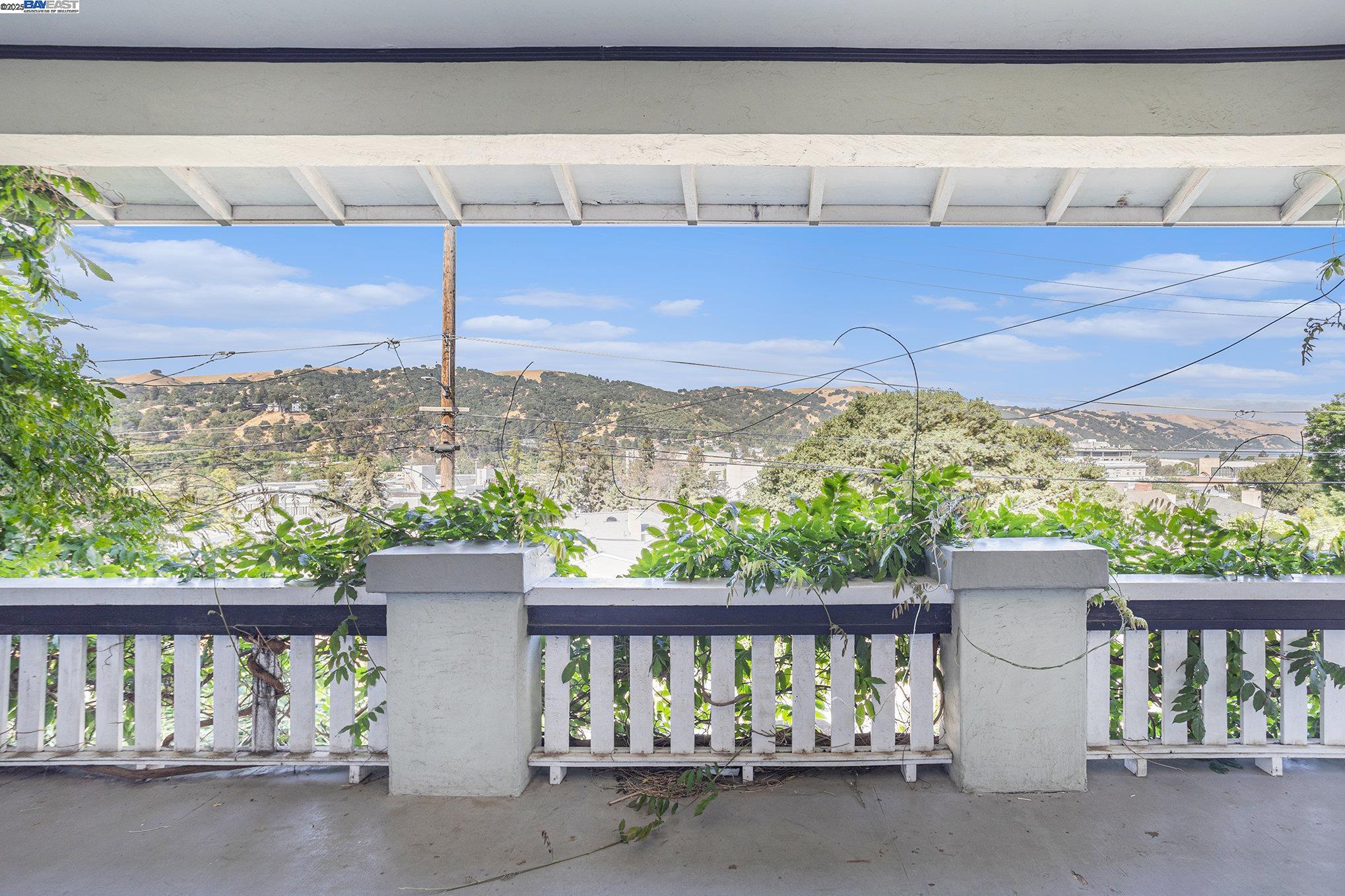 Detail Gallery Image 21 of 35 For 925 Grandview Ave, Martinez,  CA 94553 - 4 Beds | 2 Baths