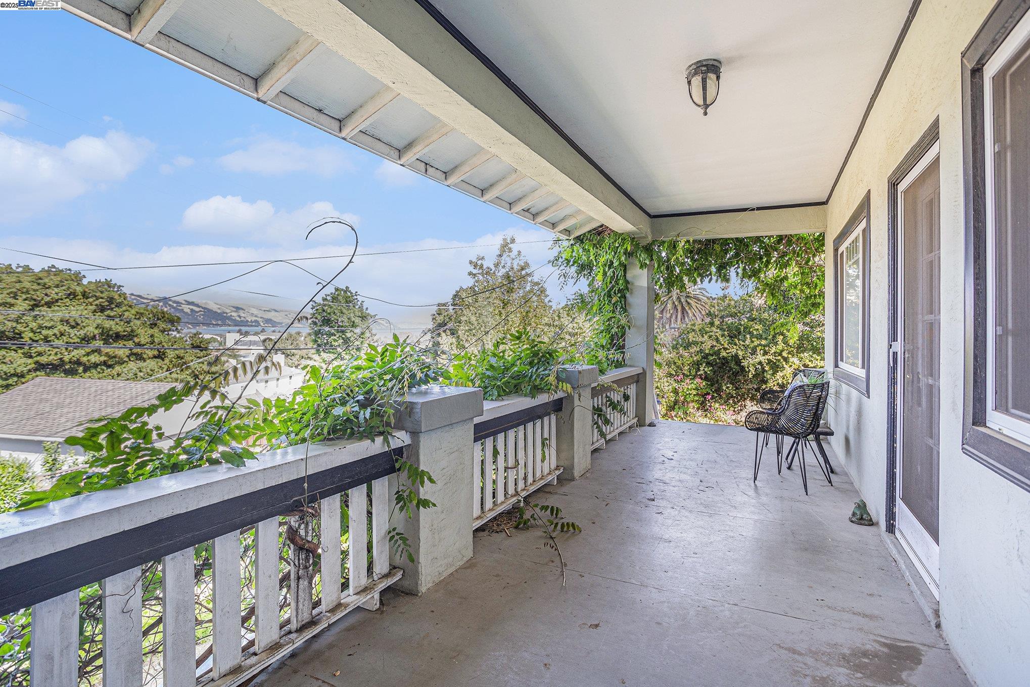Detail Gallery Image 22 of 35 For 925 Grandview Ave, Martinez,  CA 94553 - 4 Beds | 2 Baths