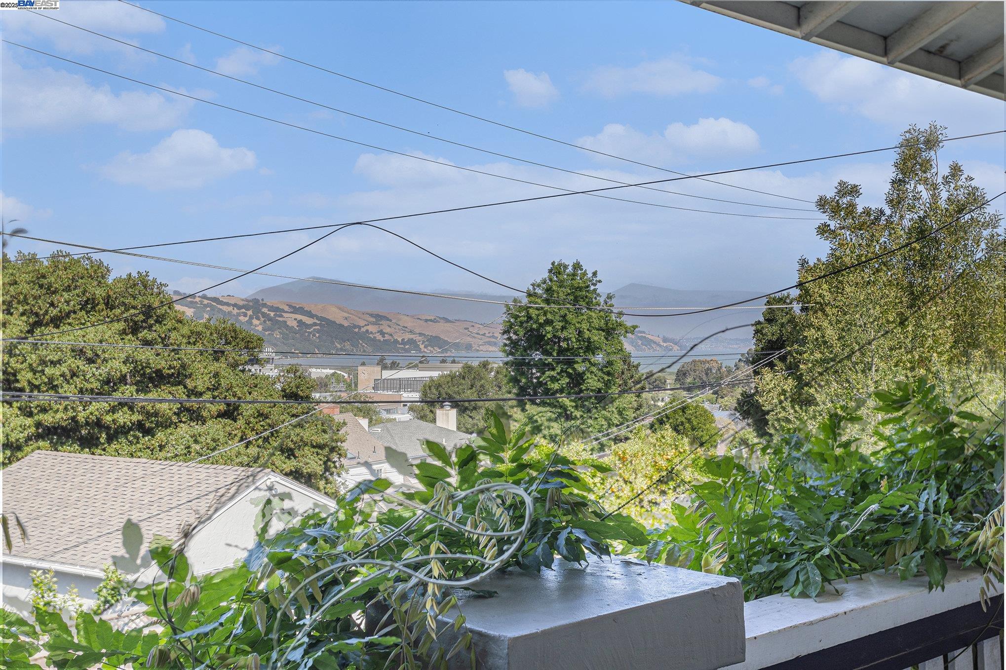 Detail Gallery Image 26 of 35 For 925 Grandview Ave, Martinez,  CA 94553 - 4 Beds | 2 Baths