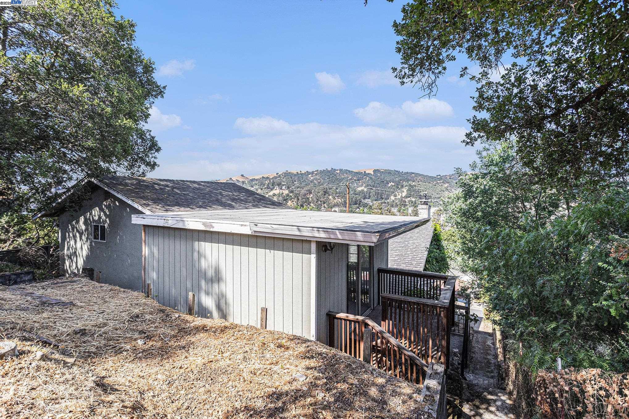 Detail Gallery Image 28 of 35 For 925 Grandview Ave, Martinez,  CA 94553 - 4 Beds | 2 Baths