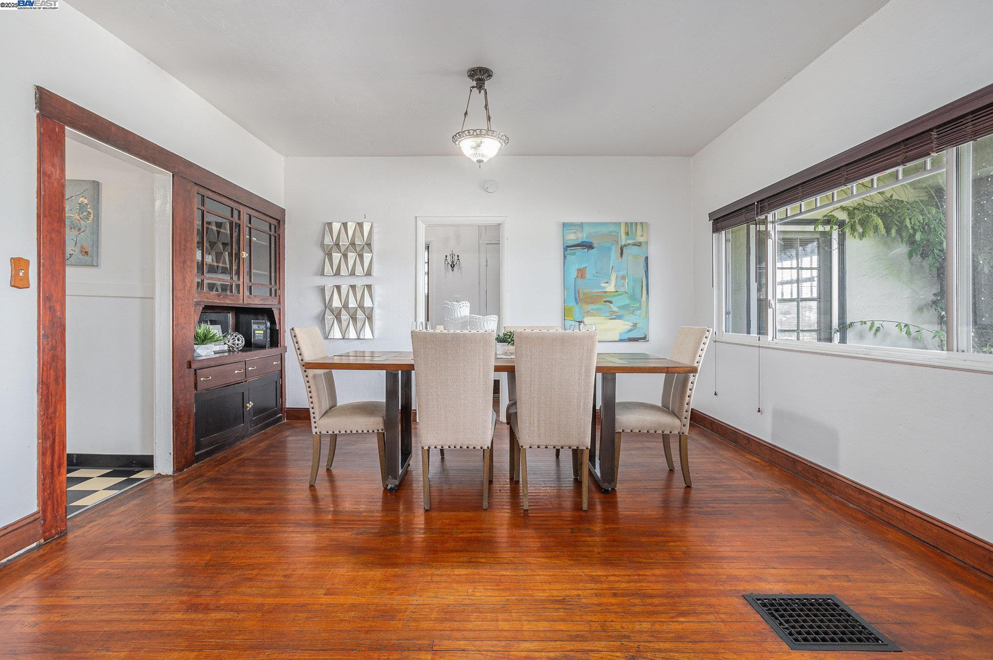 Detail Gallery Image 7 of 35 For 925 Grandview Ave, Martinez,  CA 94553 - 4 Beds | 2 Baths
