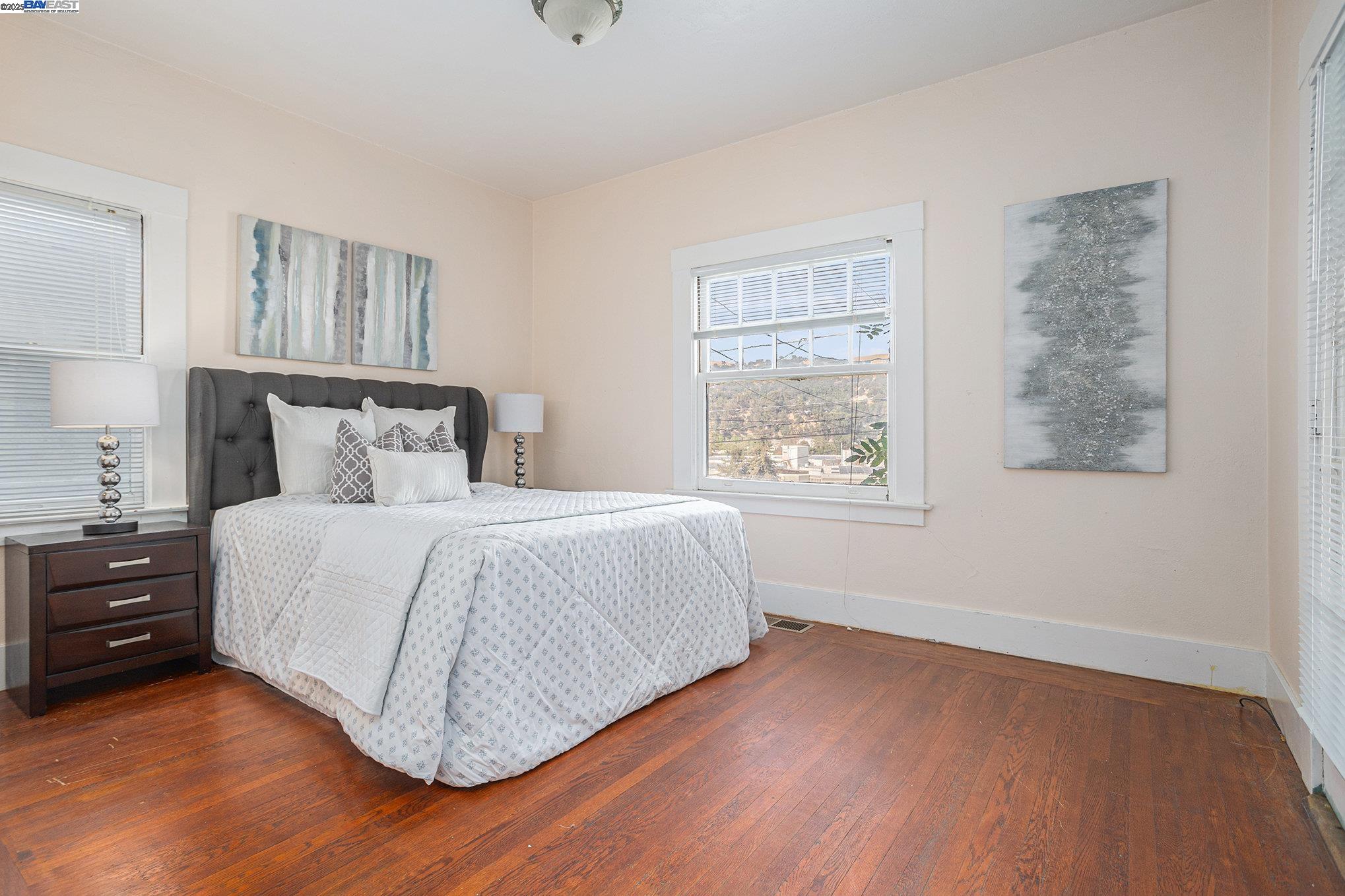 Detail Gallery Image 9 of 35 For 925 Grandview Ave, Martinez,  CA 94553 - 4 Beds | 2 Baths