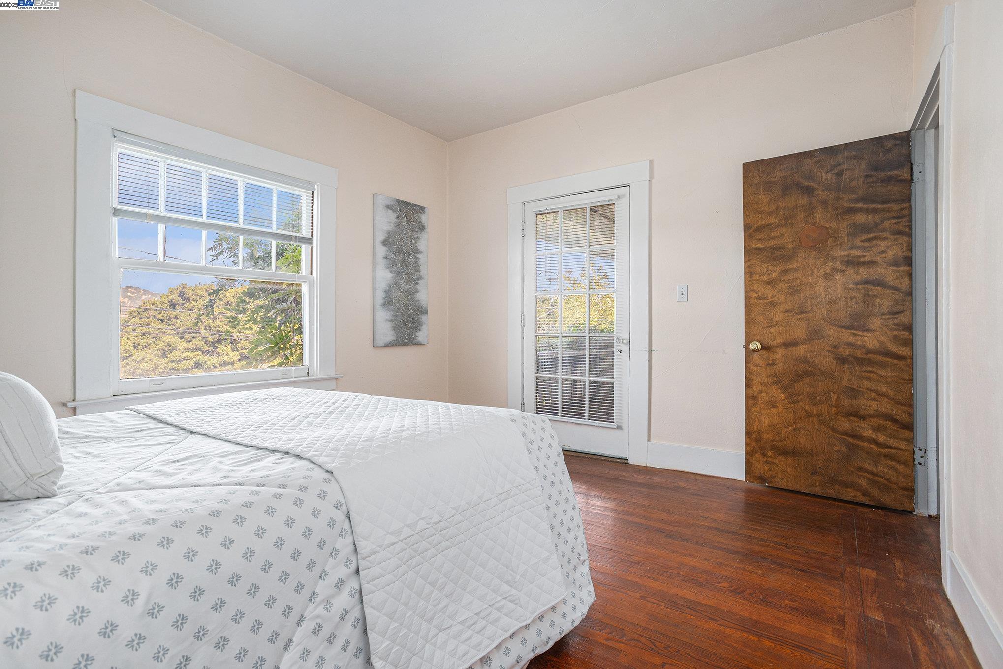 Detail Gallery Image 10 of 35 For 925 Grandview Ave, Martinez,  CA 94553 - 4 Beds | 2 Baths