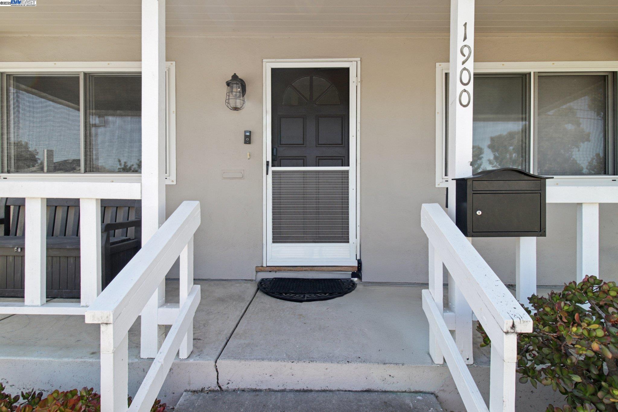 Detail Gallery Image 4 of 47 For 1900 Chestnut St, Santa Clara,  CA 95054-1736 - 4 Beds | 3 Baths