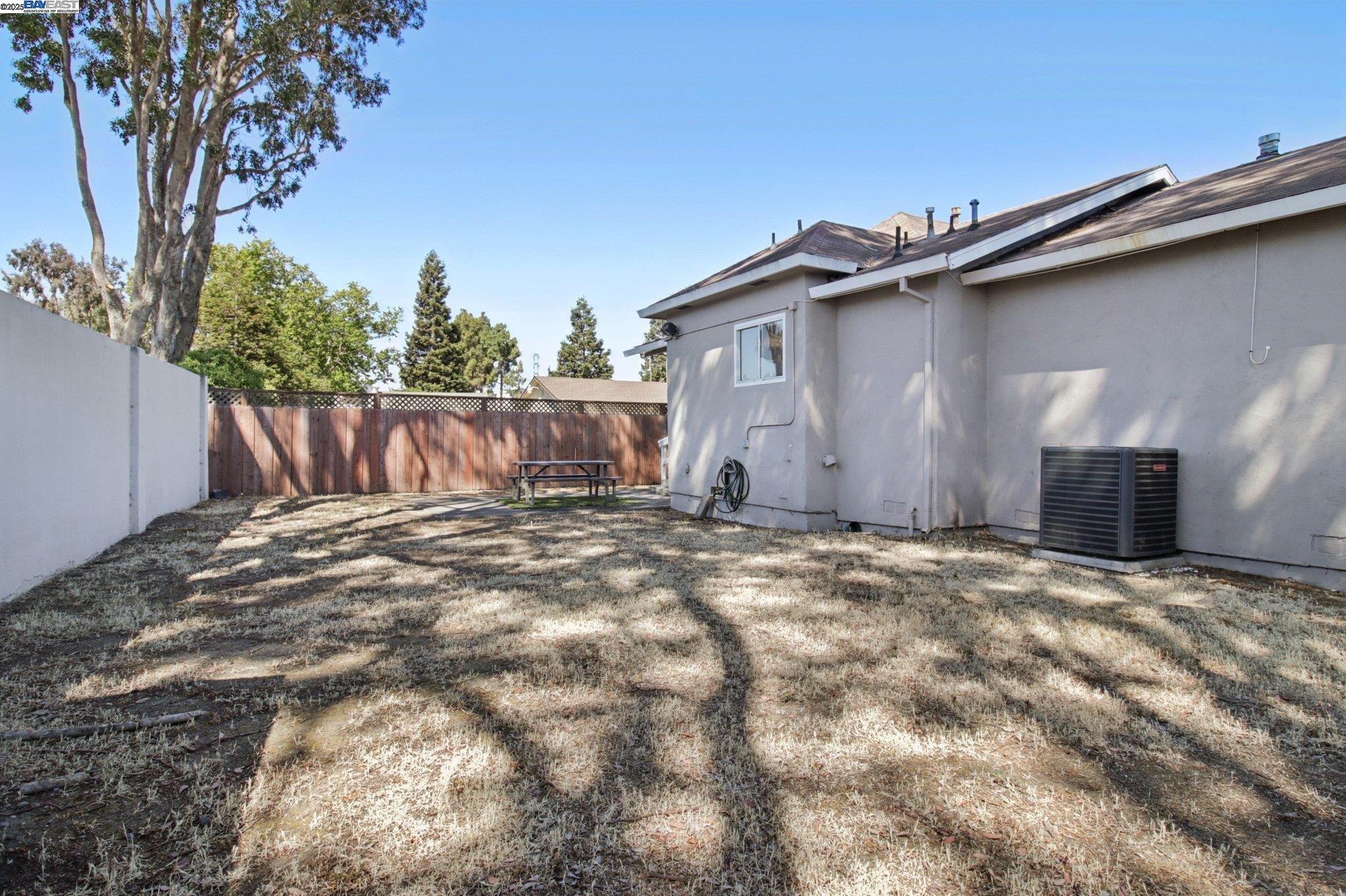 Detail Gallery Image 43 of 47 For 1900 Chestnut St, Santa Clara,  CA 95054-1736 - 4 Beds | 3 Baths
