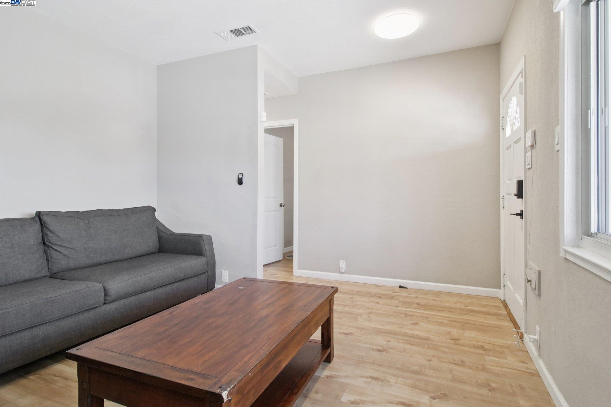 Detail Gallery Image 7 of 47 For 1900 Chestnut St, Santa Clara,  CA 95054-1736 - 4 Beds | 3 Baths