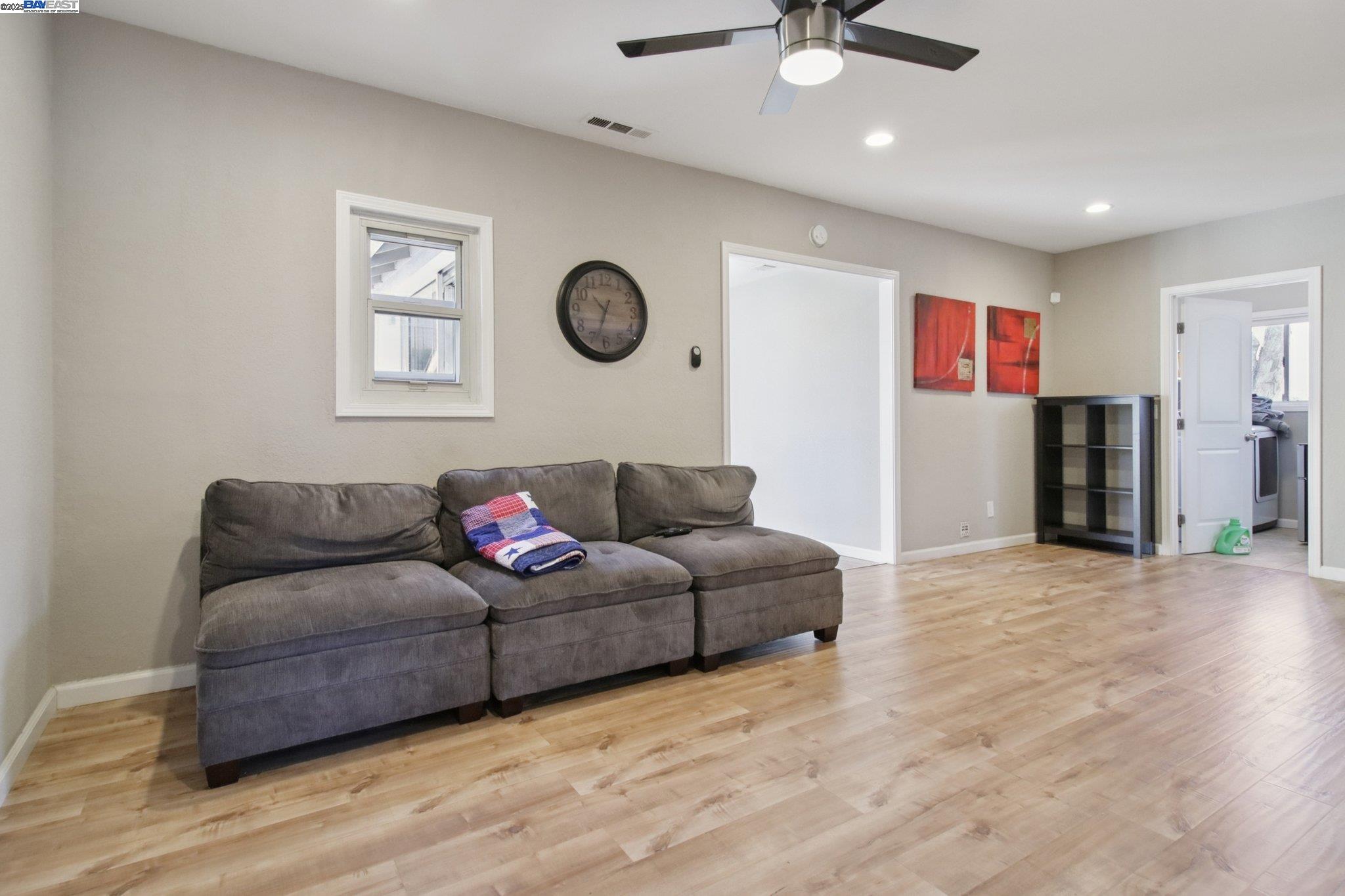 Detail Gallery Image 9 of 47 For 1900 Chestnut St, Santa Clara,  CA 95054-1736 - 4 Beds | 3 Baths