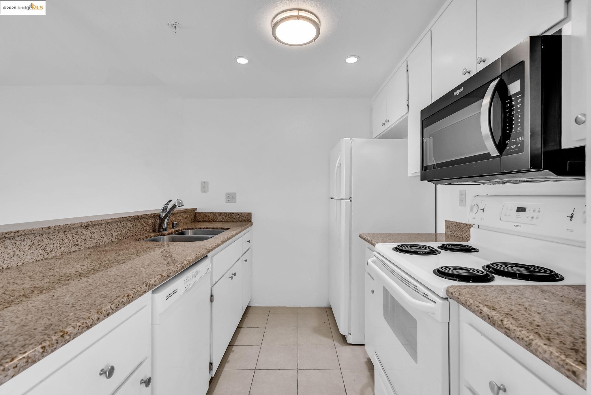 Photo #15: 41101694 Listing: Photo #15