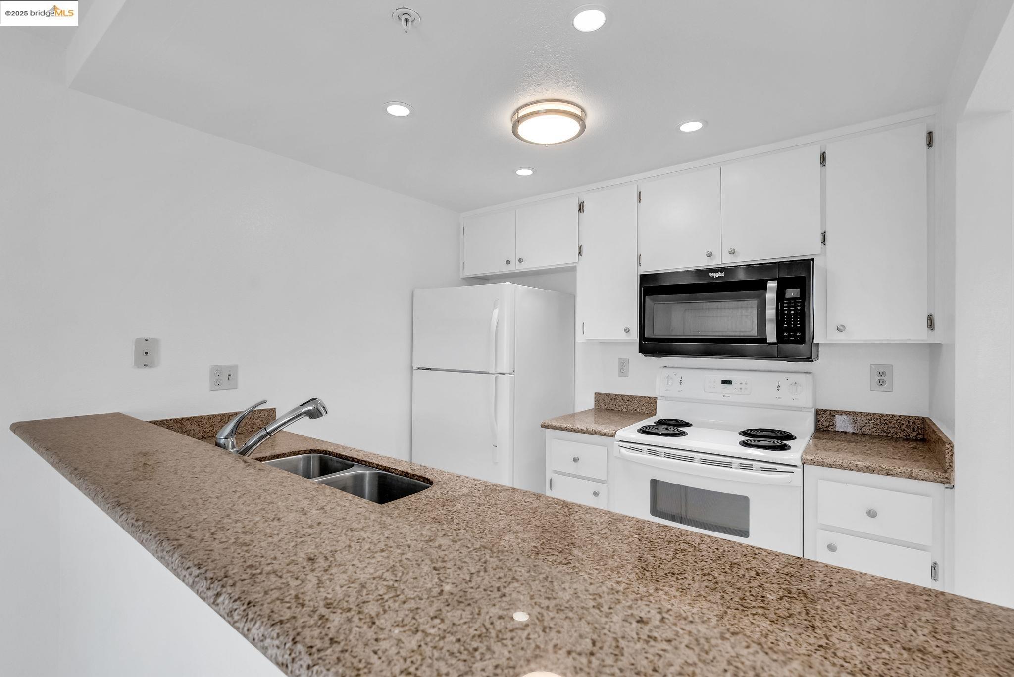 Photo #17: 41101694 Listing: Photo #17