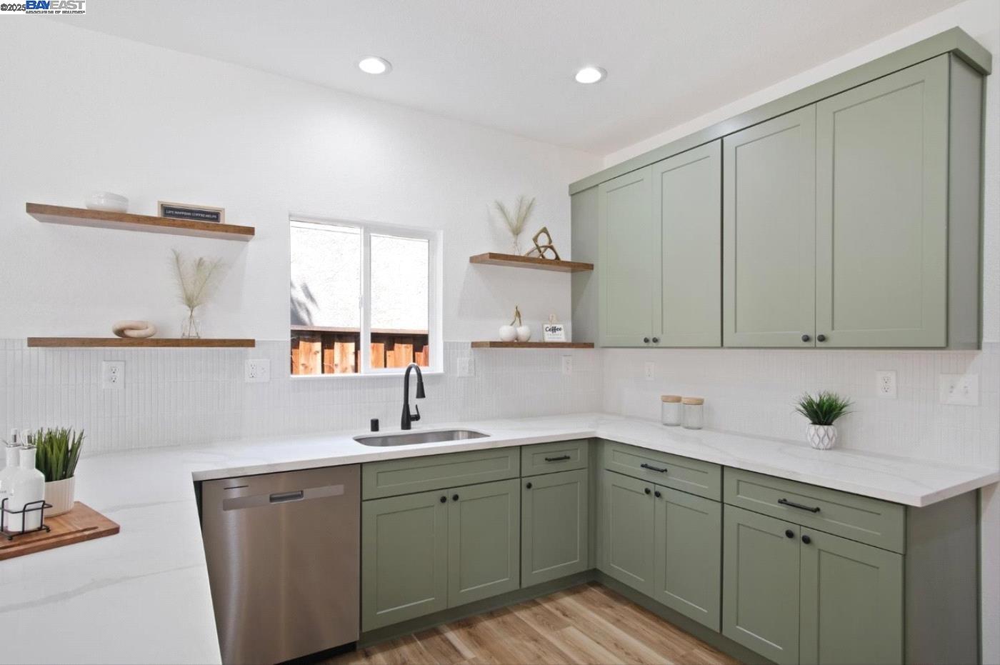 Detail Gallery Image 4 of 15 For 4135 Keepsake Ct, Tracy,  CA 95377 - 3 Beds | 2/1 Baths