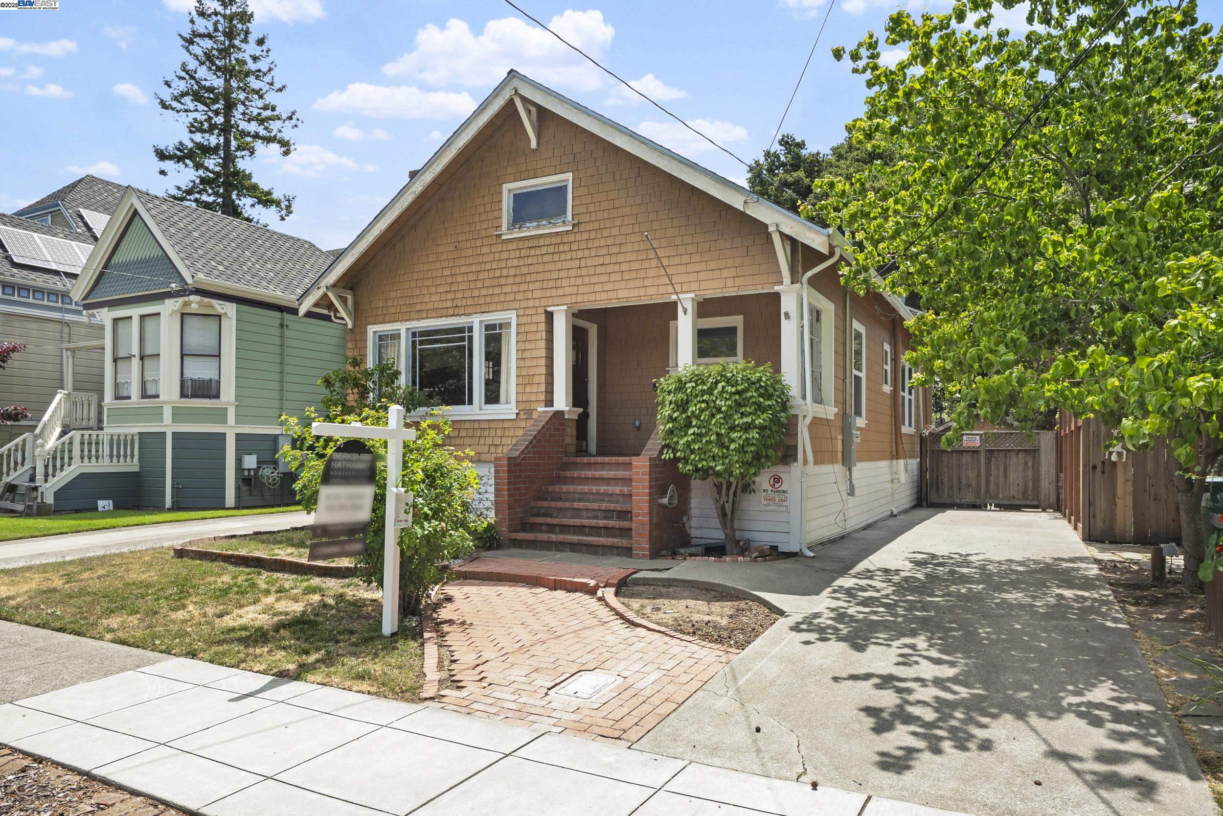 Detail Gallery Image 1 of 1 For 1346 Grove St, Alameda,  CA 94501 - 3 Beds | 1/1 Baths